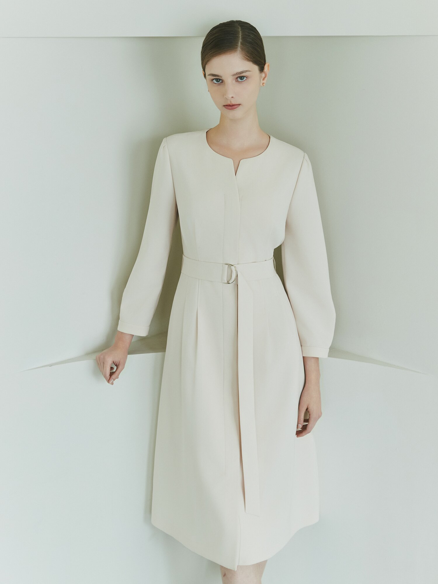 벨티드 슬릿넥 집업 플레어 원피스 (IVORY)