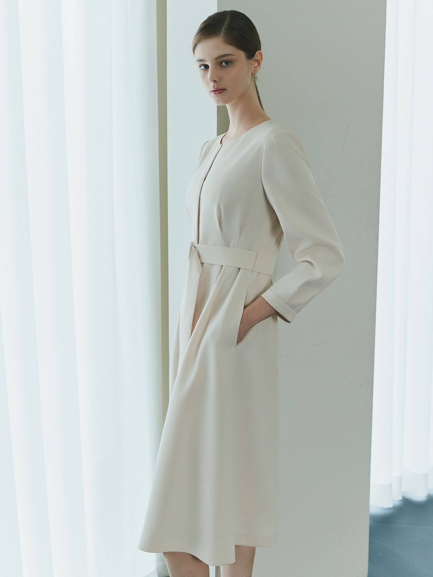 벨티드 슬릿넥 집업 플레어 원피스 (IVORY)