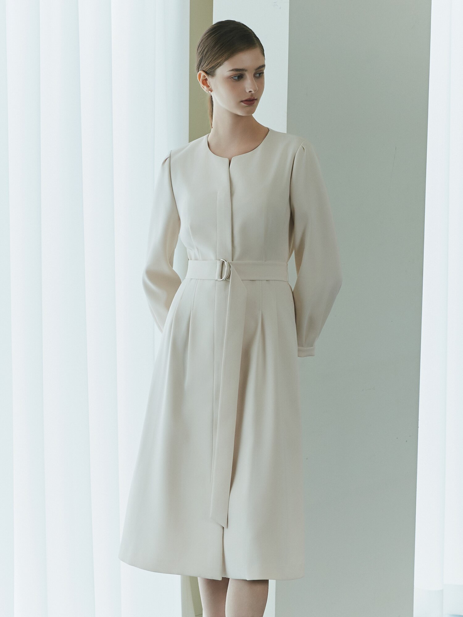 벨티드 슬릿넥 집업 플레어 원피스 (IVORY)