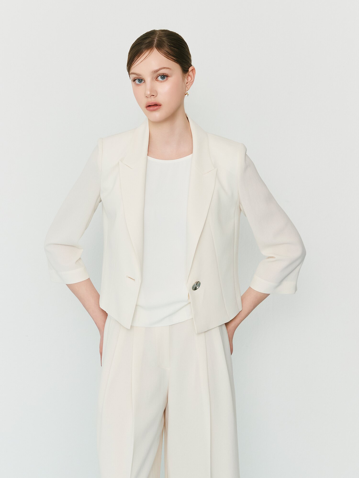 모던 피크드 라펠 크롭 재킷 (IVORY)