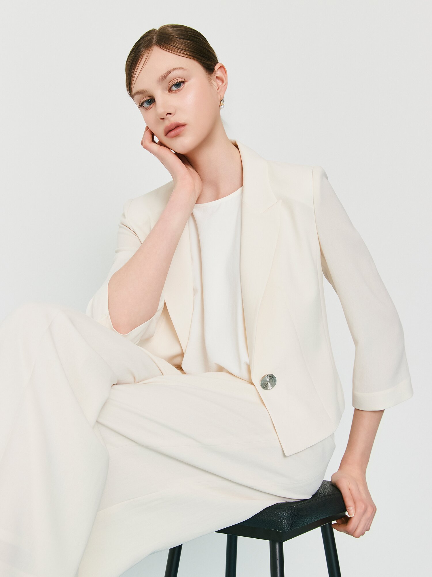 모던 피크드 라펠 크롭 재킷 (IVORY)