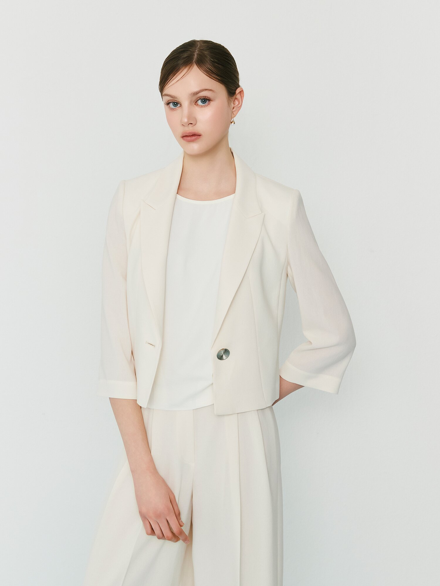 모던 피크드 라펠 크롭 재킷 (IVORY)