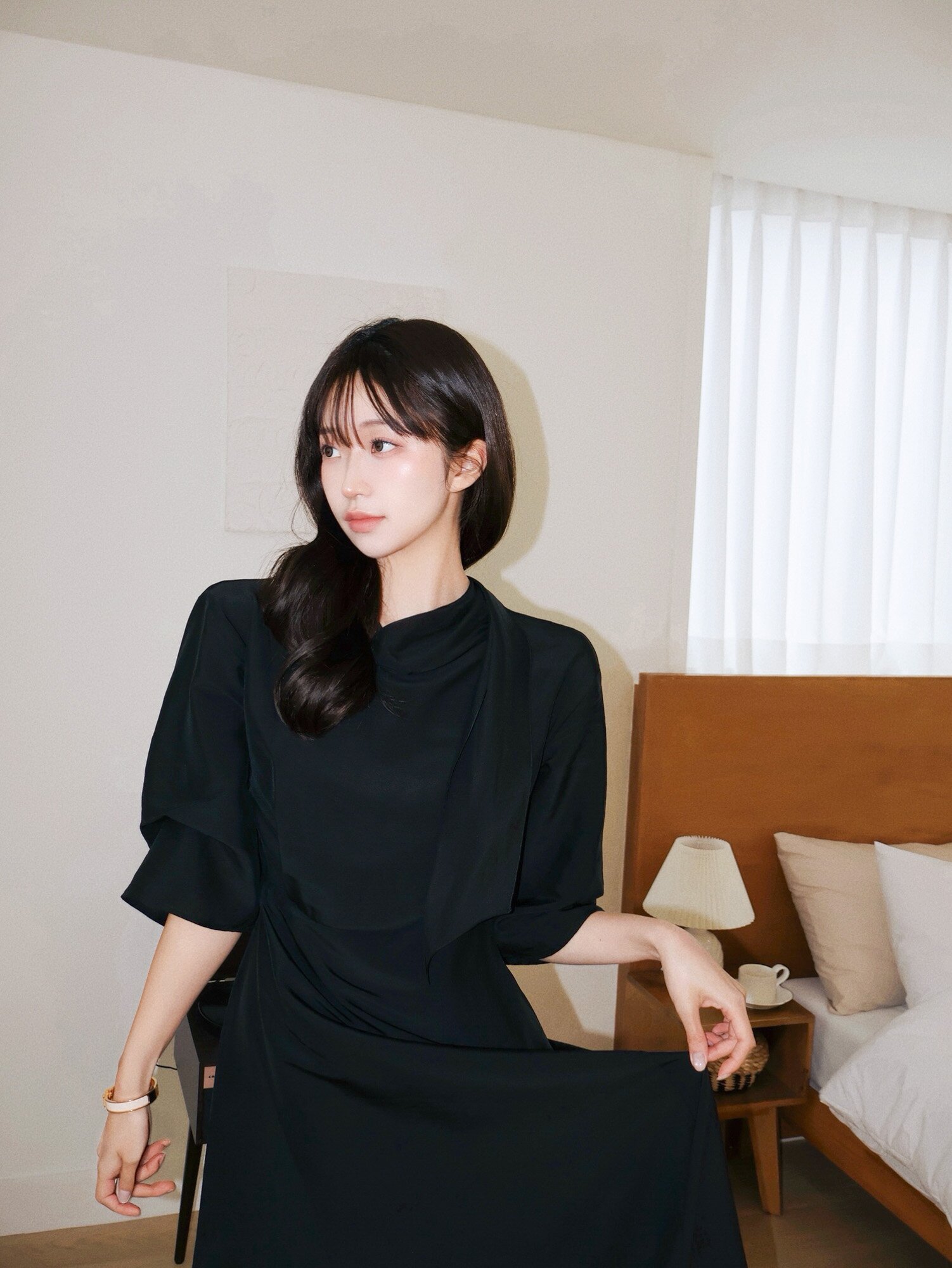 백 리본 카울넥 플레어 원피스 (BLACK)