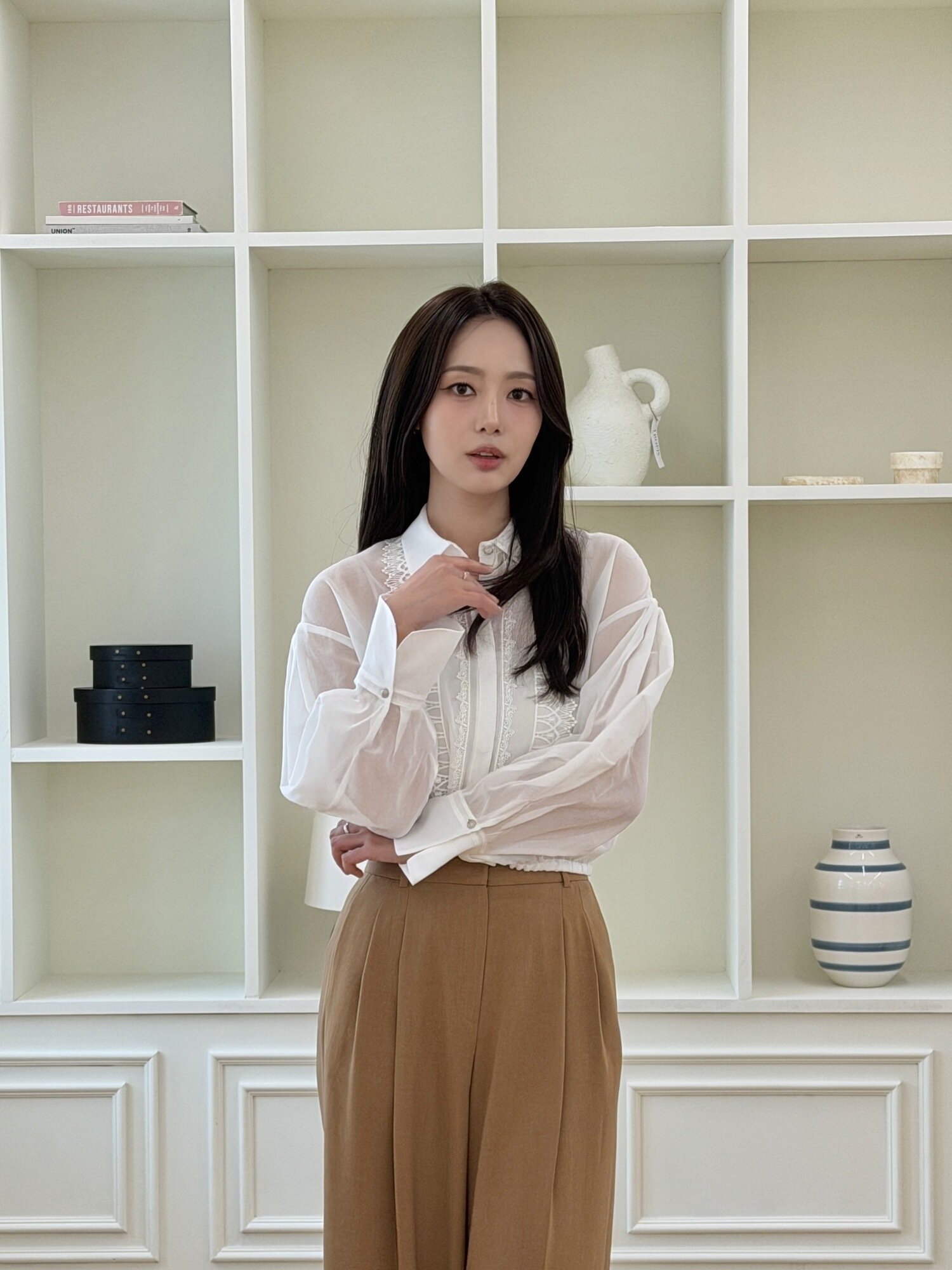 시스루 레이스 크롭 블라우스 (IVORY)