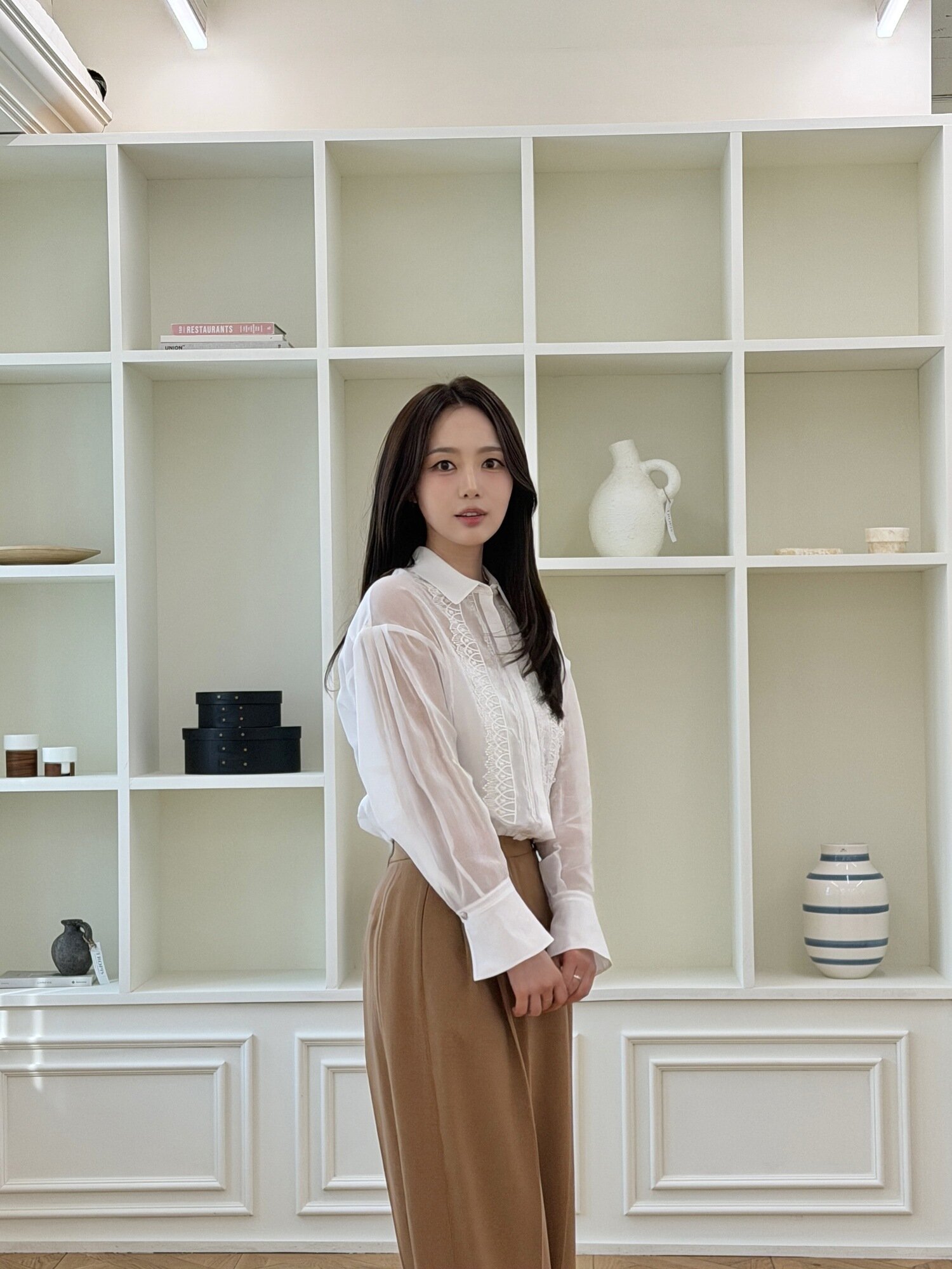 시스루 레이스 크롭 블라우스 (IVORY)