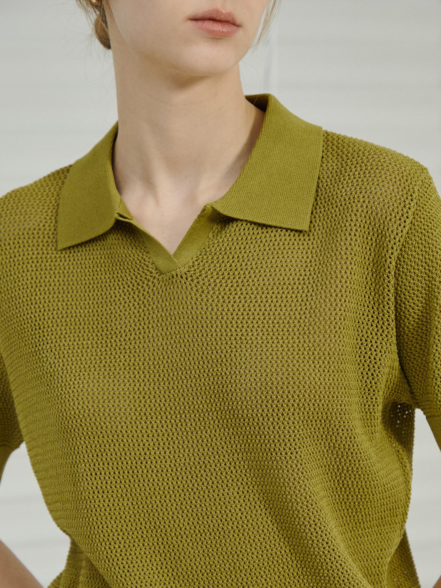 메시 오픈 칼라 풀오버 니트 (OLIVE)