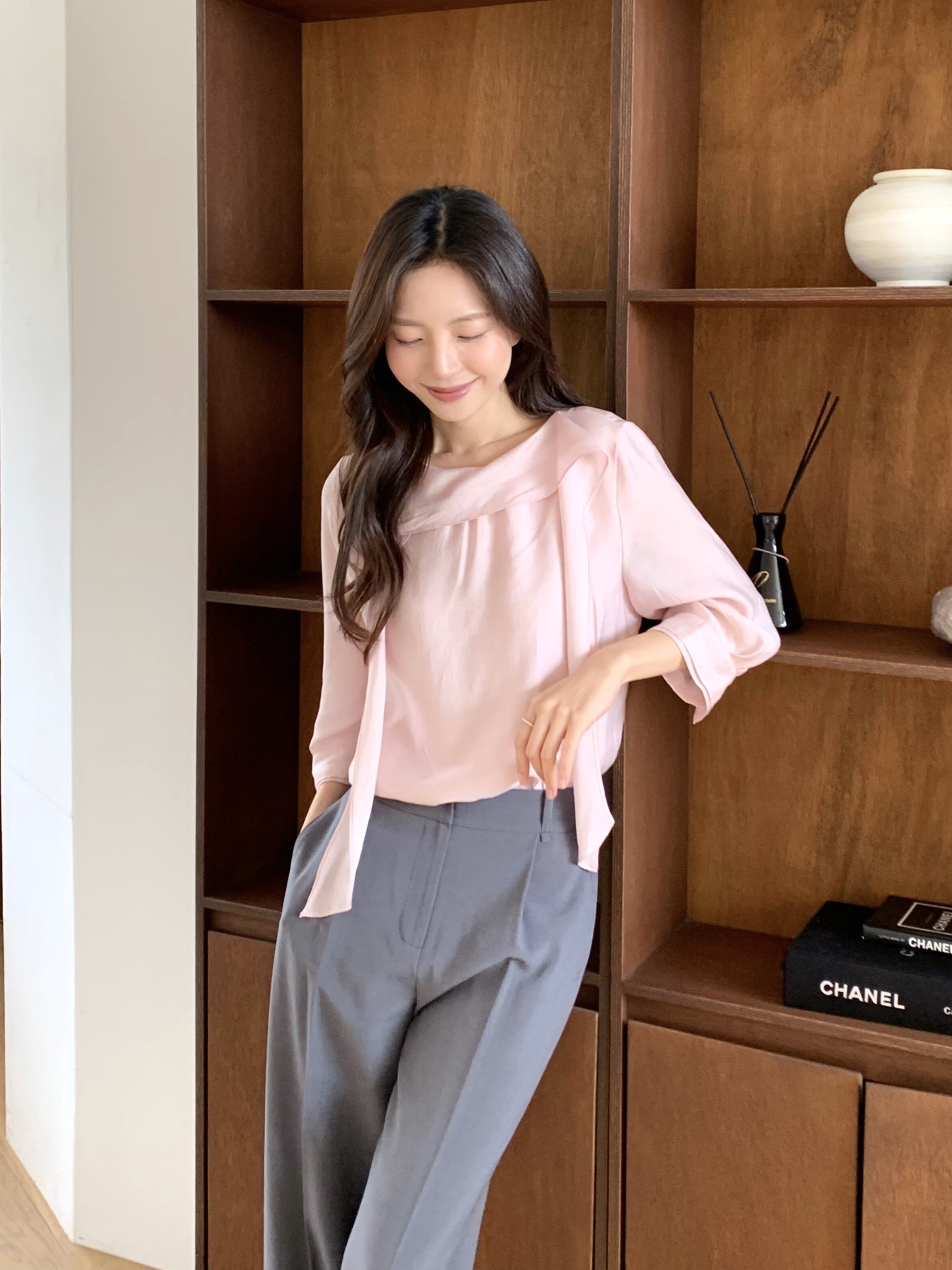 백 타이 카울넥 블라우스 (LIGHT PINK)