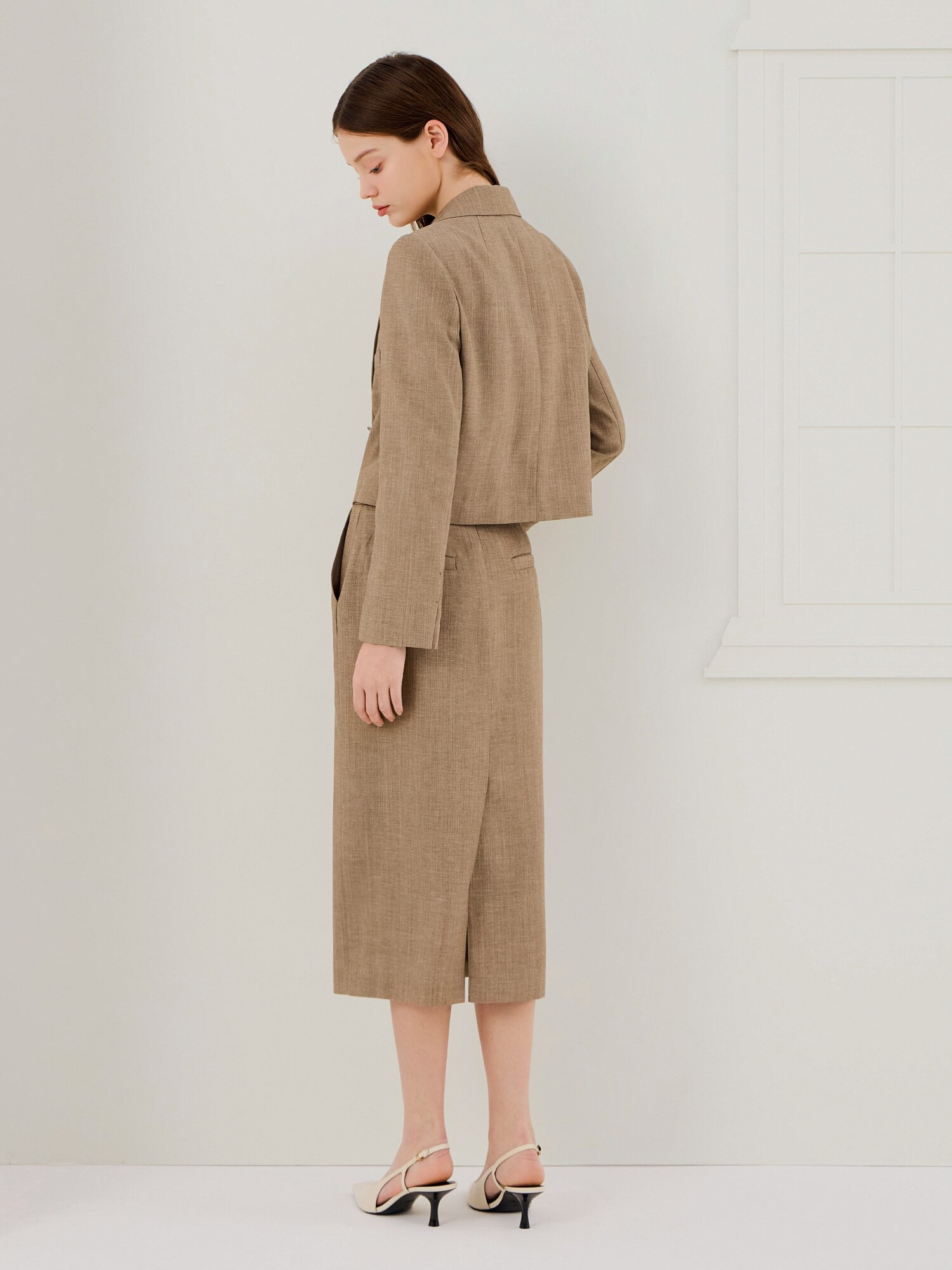린넨 테일러드 더블 크롭 재킷 (DARK BEIGE)