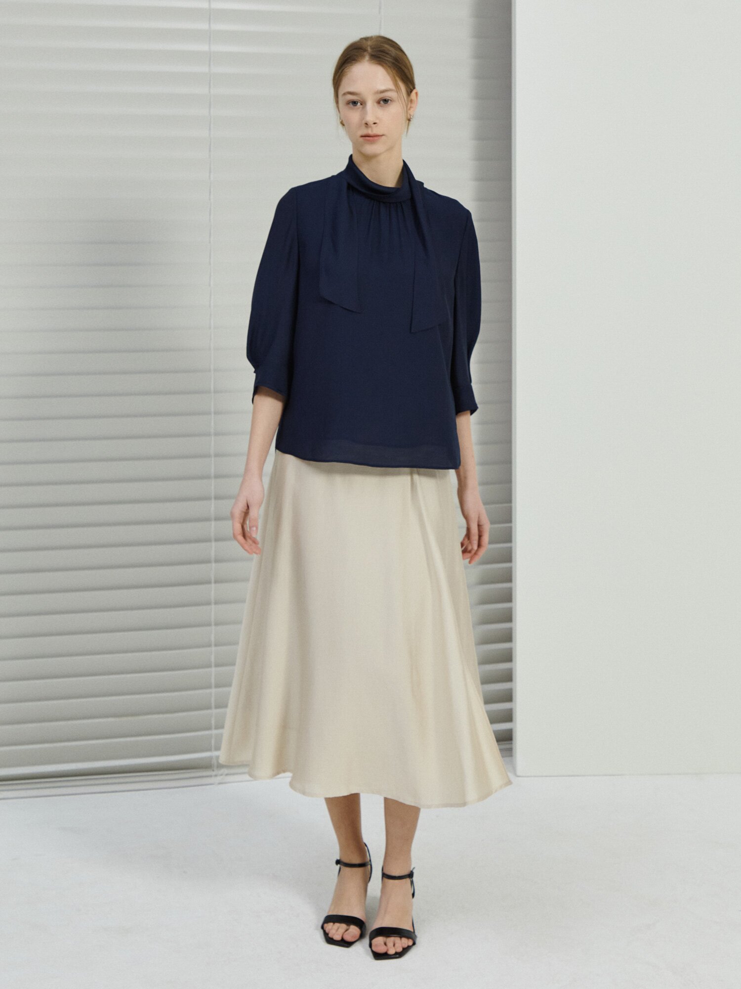 백 타이 카울넥 블라우스 (NAVY)