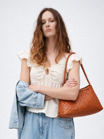 모던 소가죽 위빙 숄더백_PCBG260301