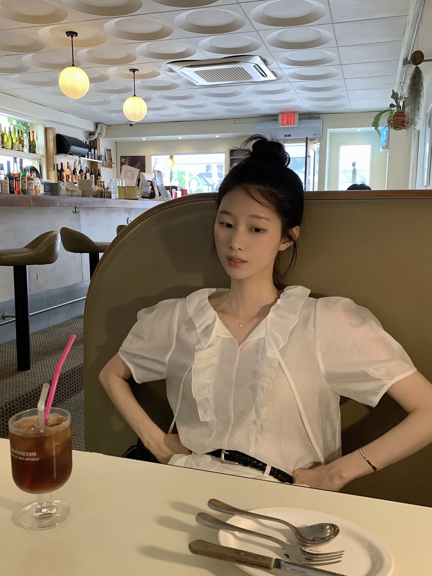 라운드 프릴 블루종블라우스 WHITE