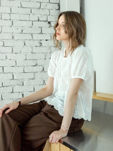 코튼 레이스 셔링블라우스 WHITE