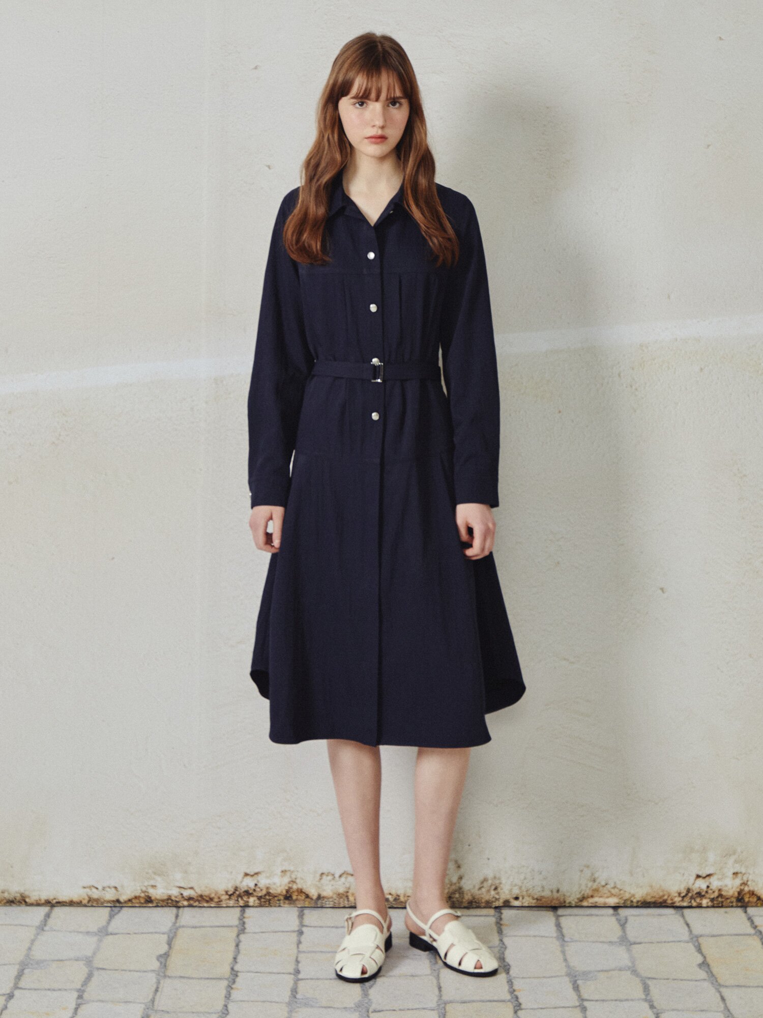 핀 턱 벨티드 셔츠 칼라 원피스 (NAVY)