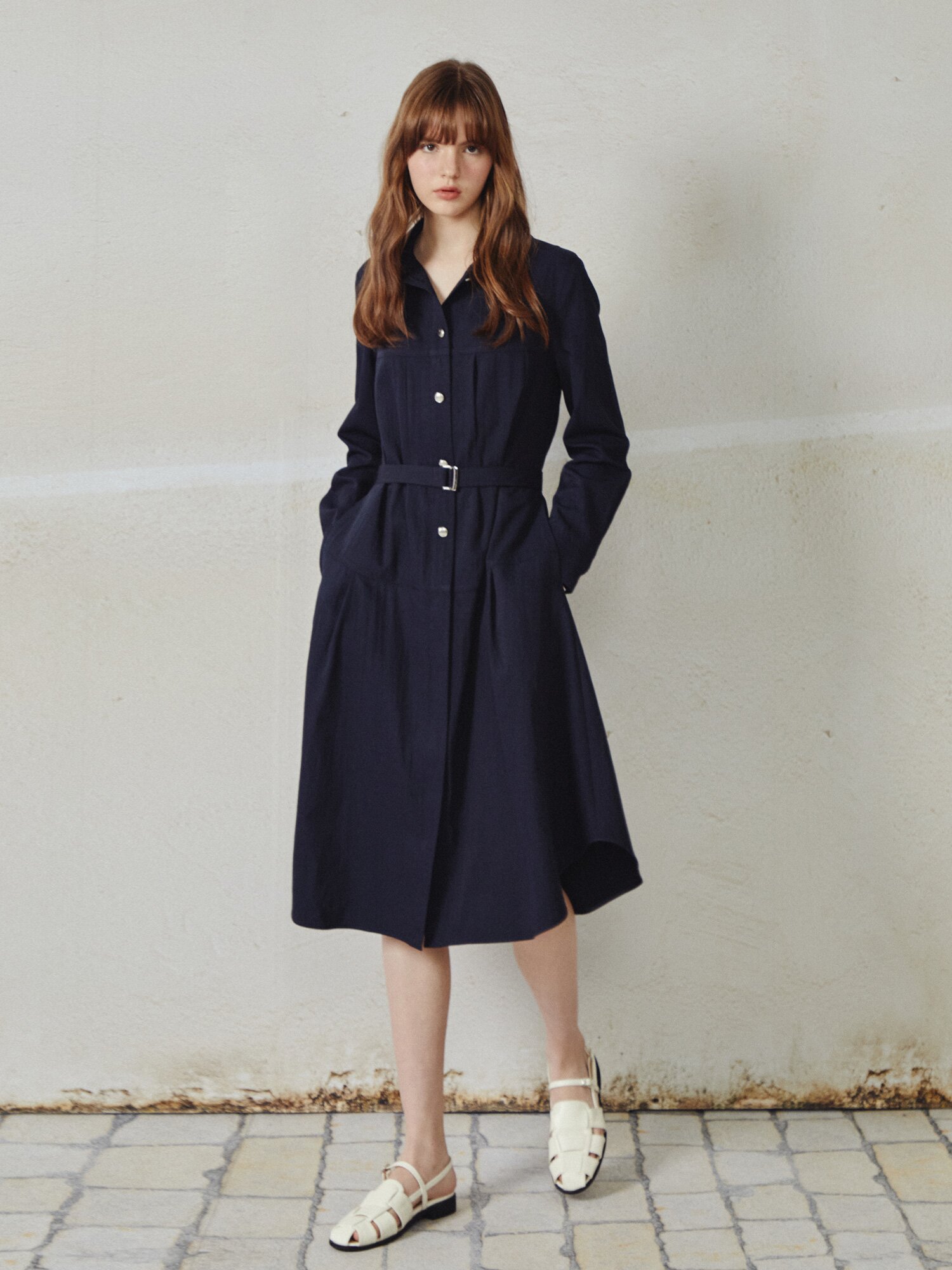 핀 턱 벨티드 셔츠 칼라 원피스 (NAVY)