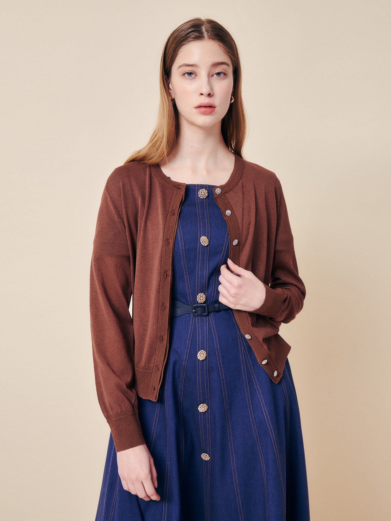 파인 트리밍 라운드 니트 카디건 (BROWN)