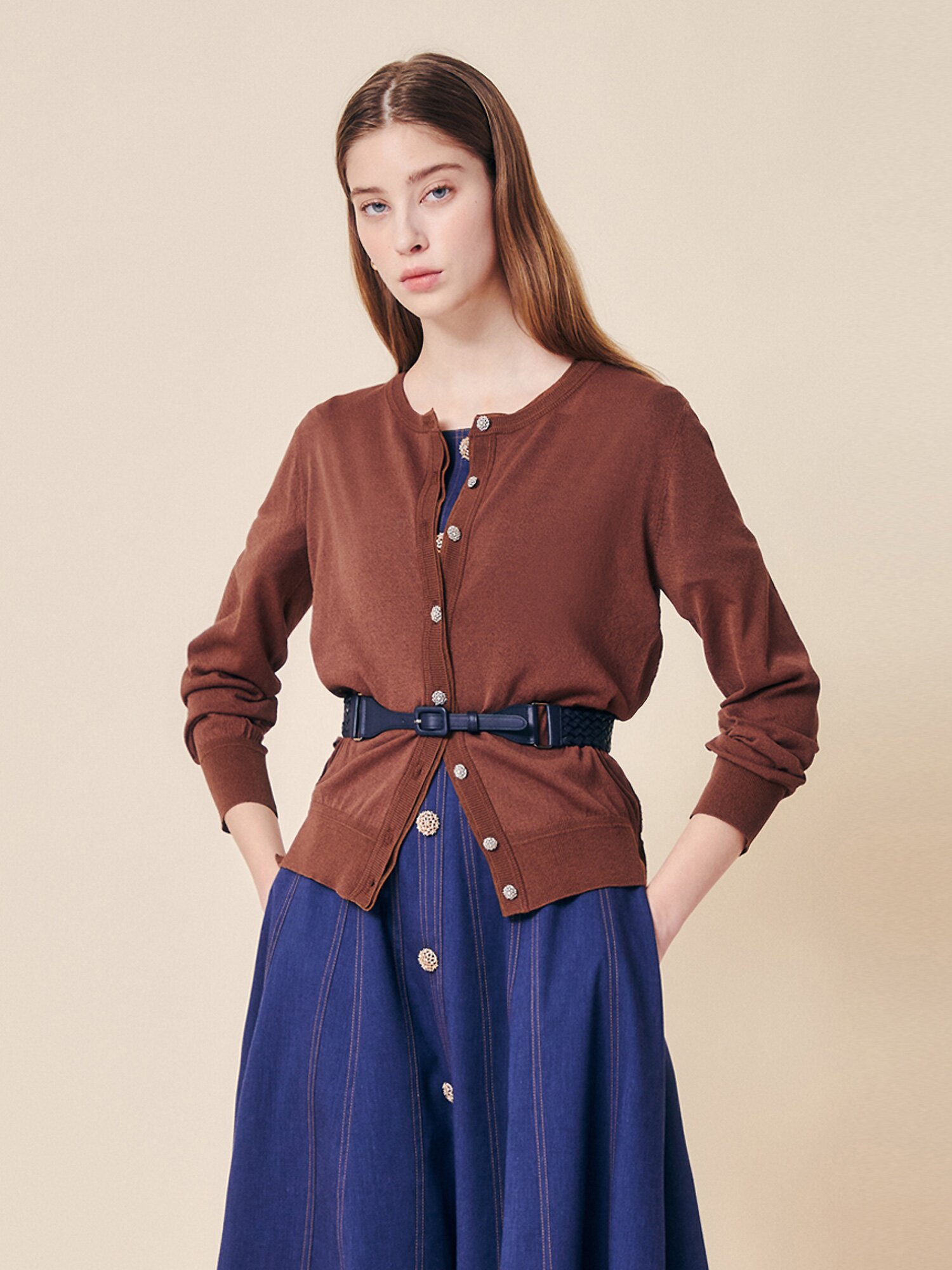 파인 트리밍 라운드 니트 카디건 (BROWN)