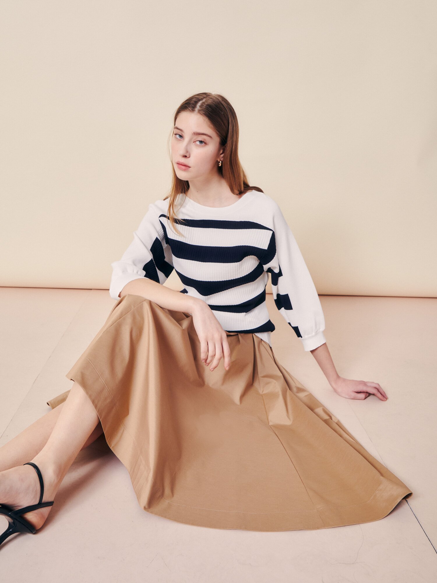 백 브이 스트라이프 니트 풀오버 (NAVY)