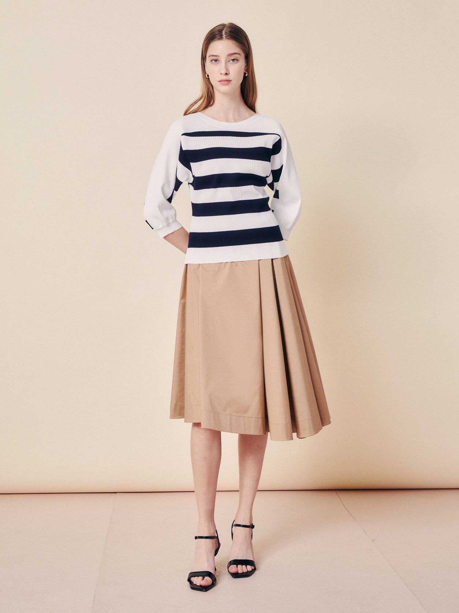 백 브이 스트라이프 니트 풀오버 (NAVY)