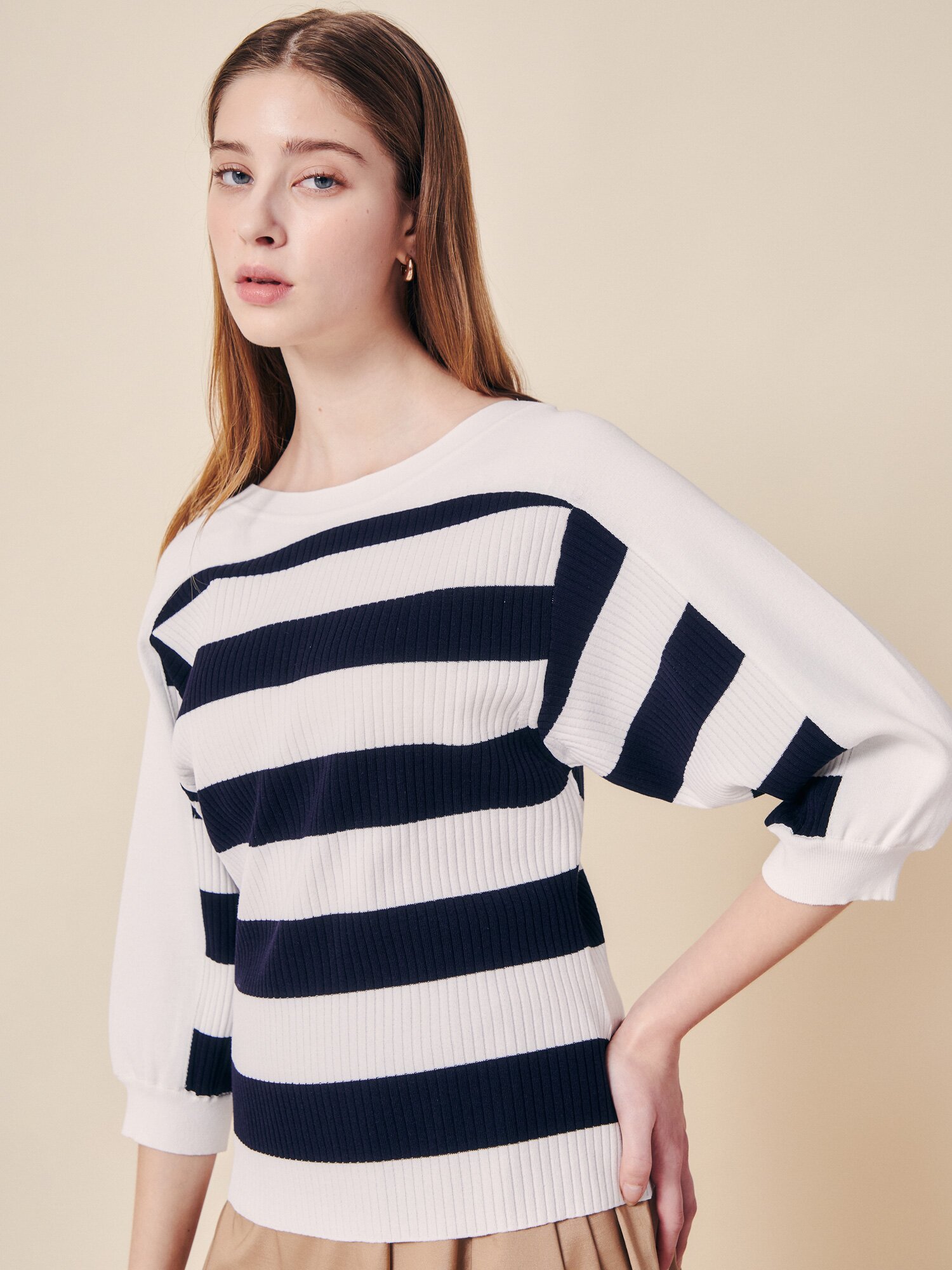 백 브이 스트라이프 니트 풀오버 (NAVY)