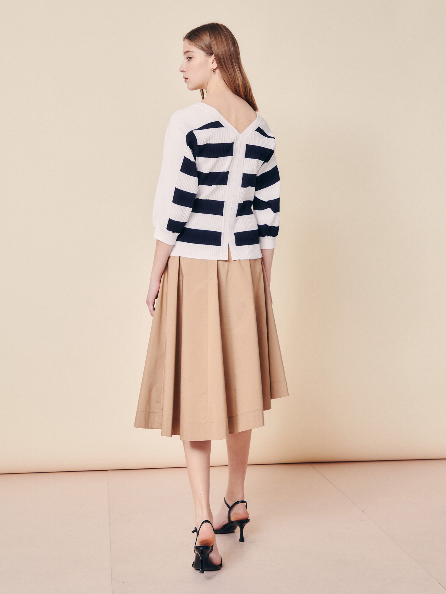 백 브이 스트라이프 니트 풀오버 (NAVY)