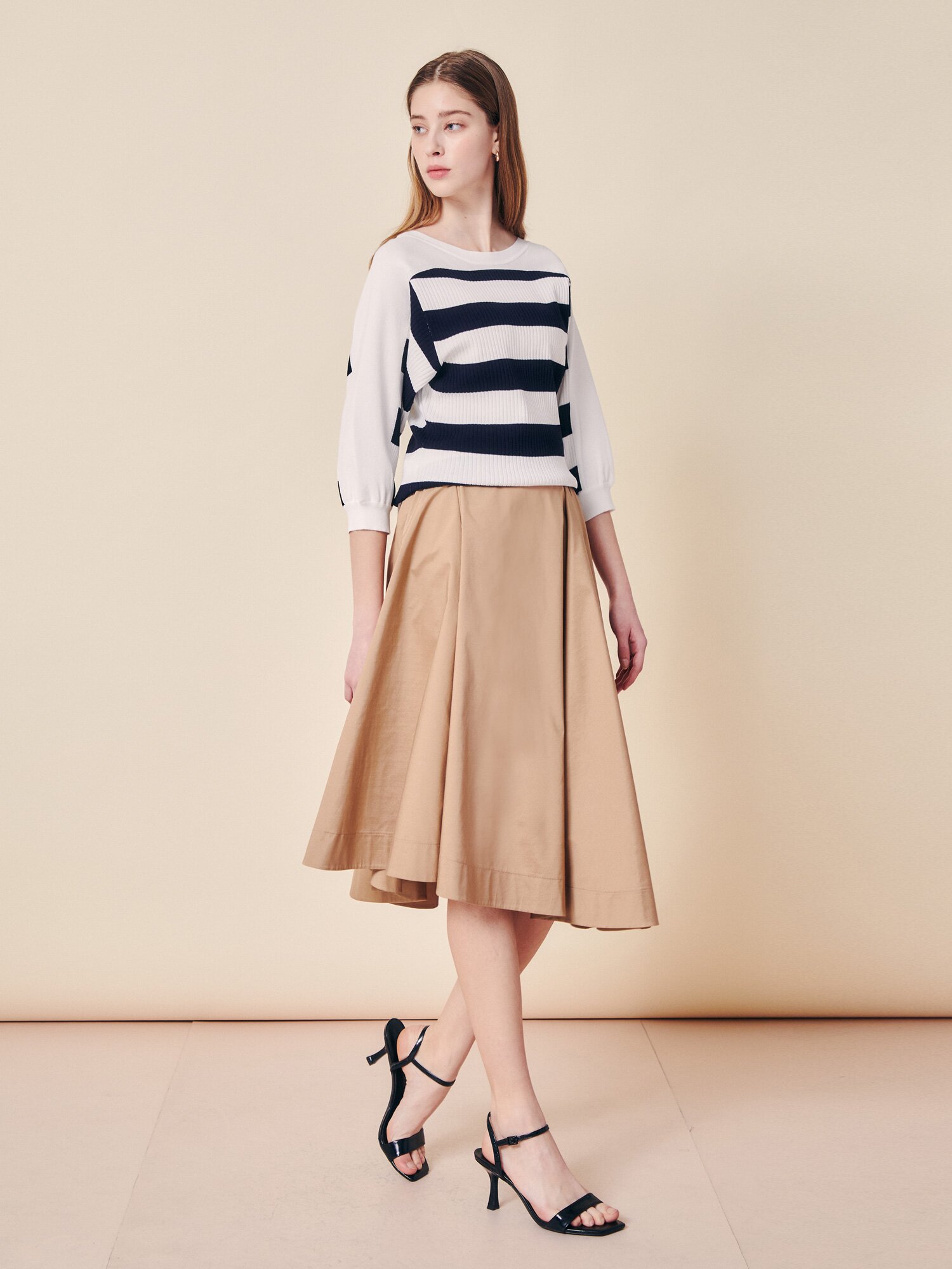 백 브이 스트라이프 니트 풀오버 (NAVY)