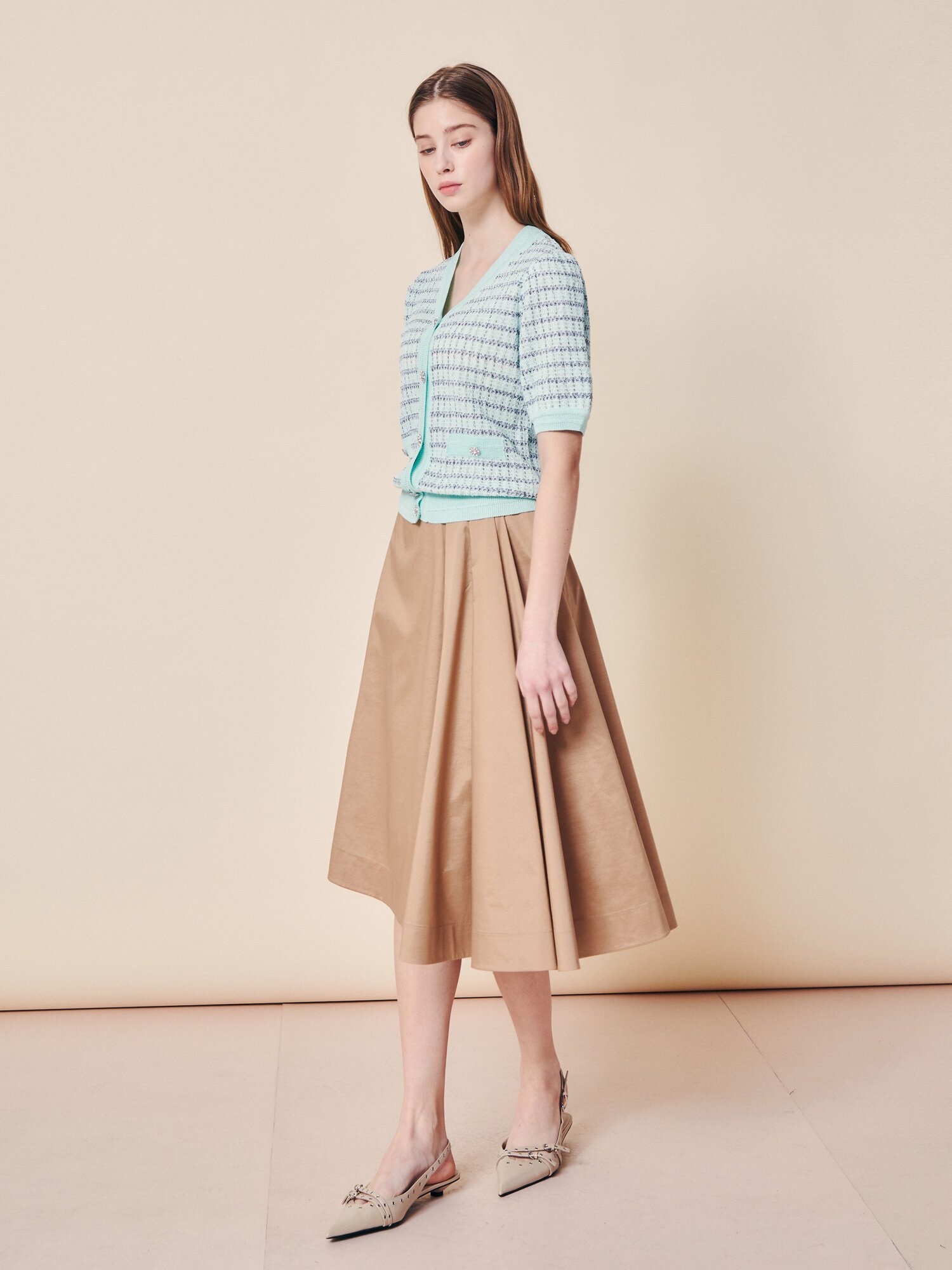 언밸런스 헴 플레어 미디 스커트 (BEIGE)