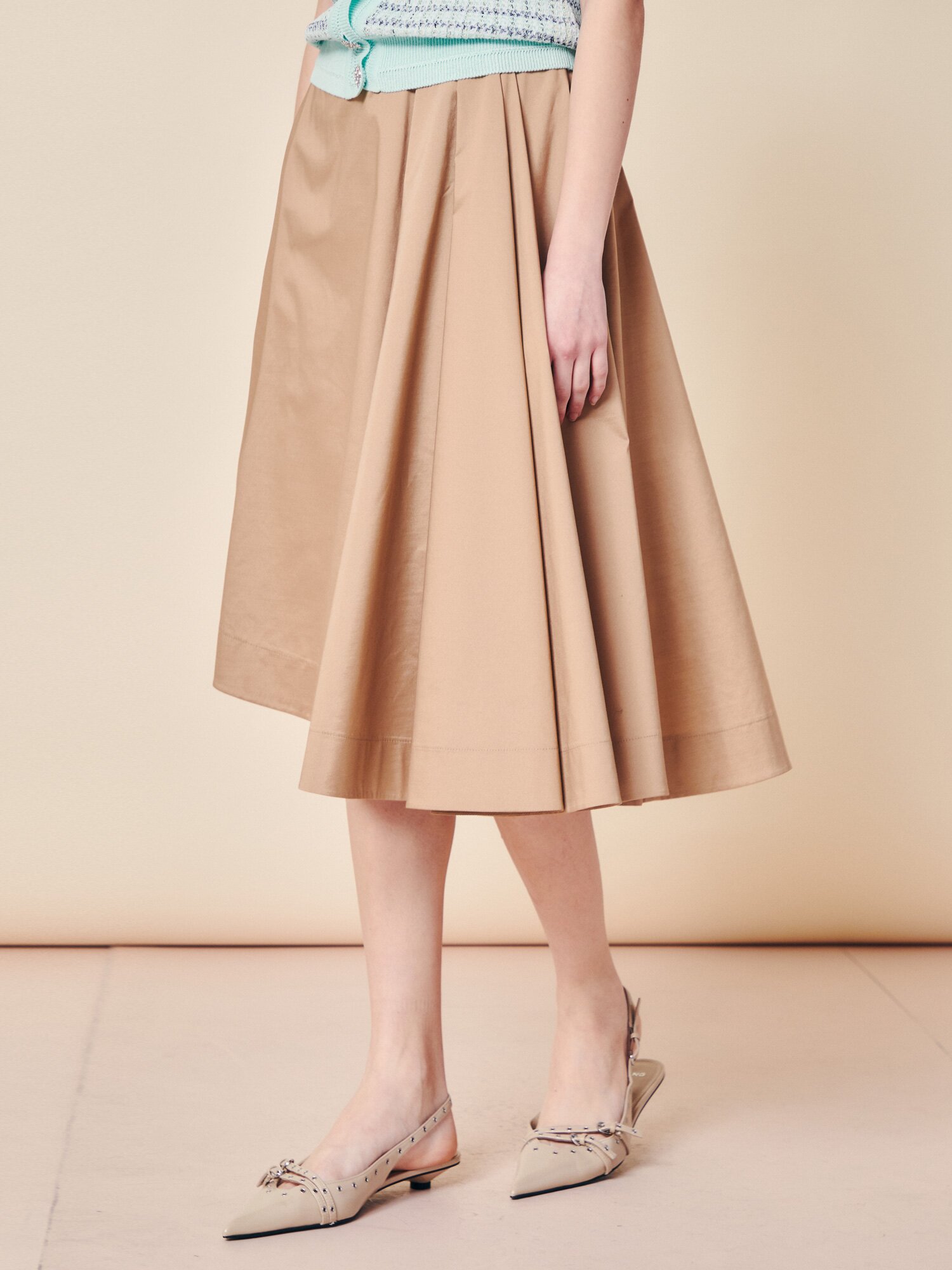 언밸런스 헴 플레어 미디 스커트 (BEIGE)