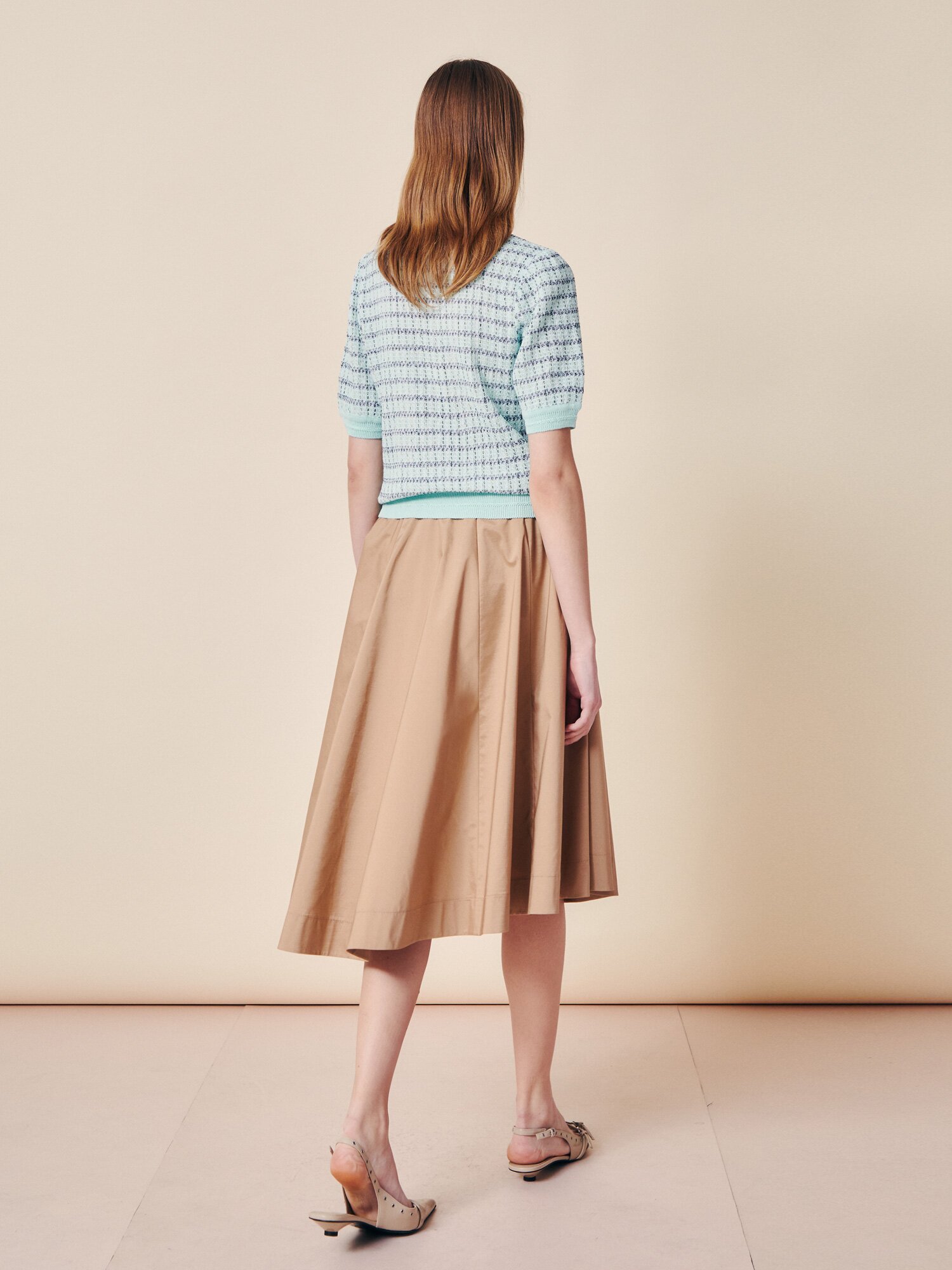 언밸런스 헴 플레어 미디 스커트 (BEIGE)