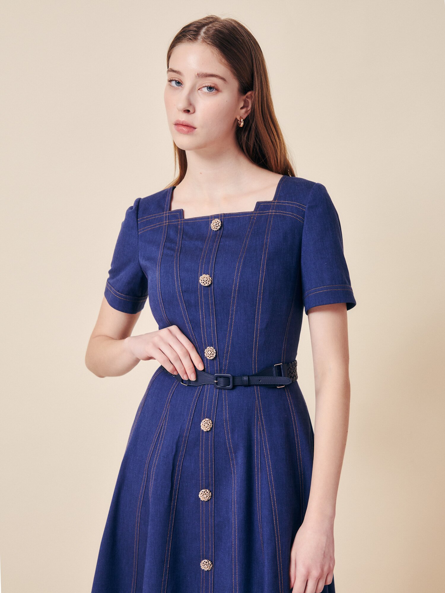 데님 스티치 벨티드 미디 원피스 (INDIGO)