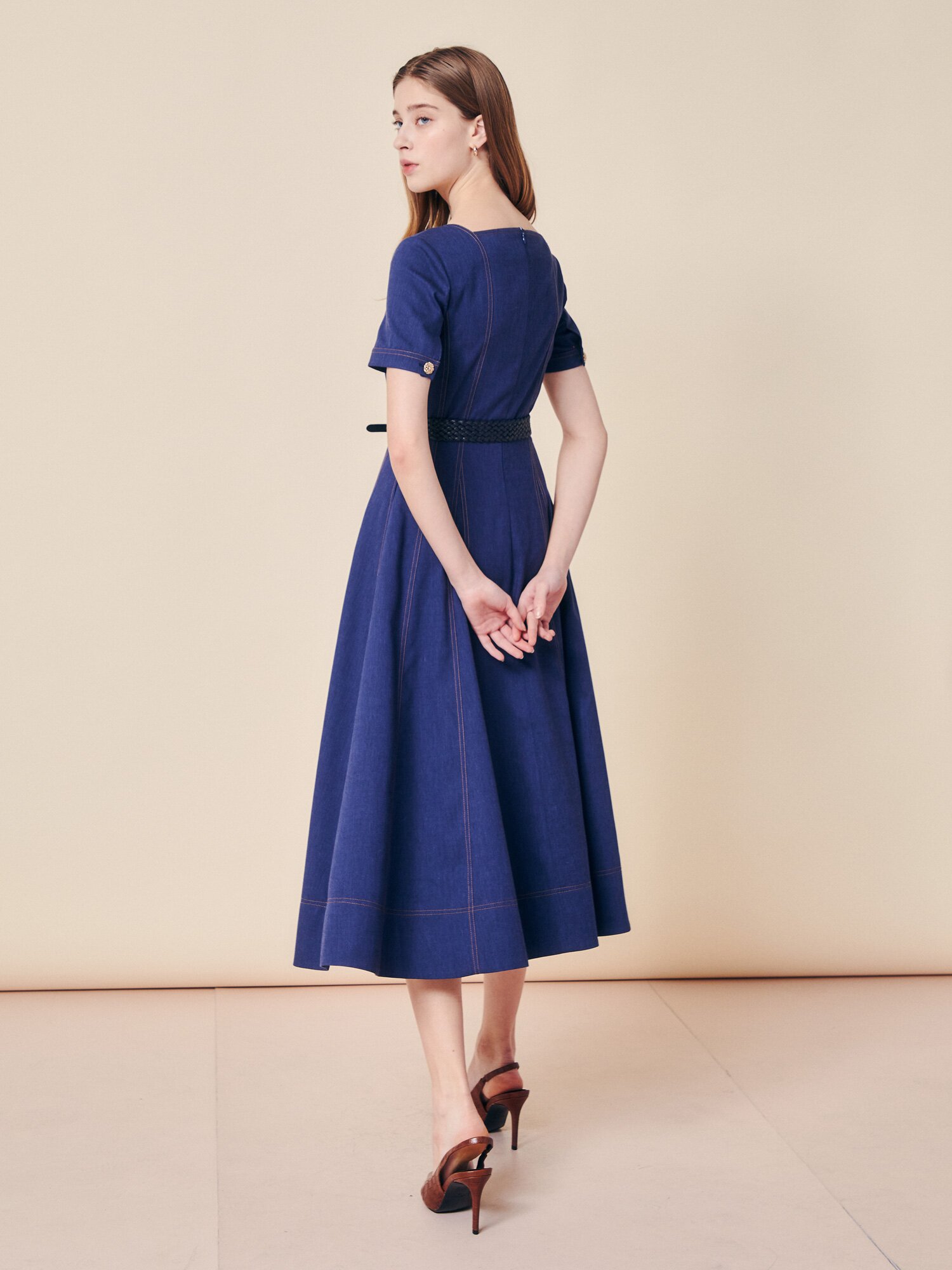 데님 스티치 벨티드 미디 원피스 (INDIGO)