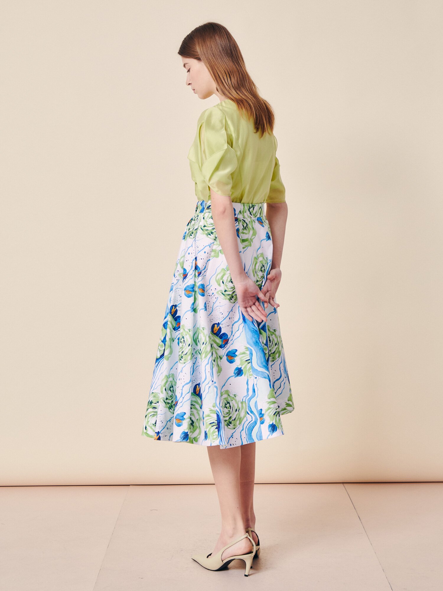 언밸런스 헴 플레어 미디 스커트 (PRINT GREEN)