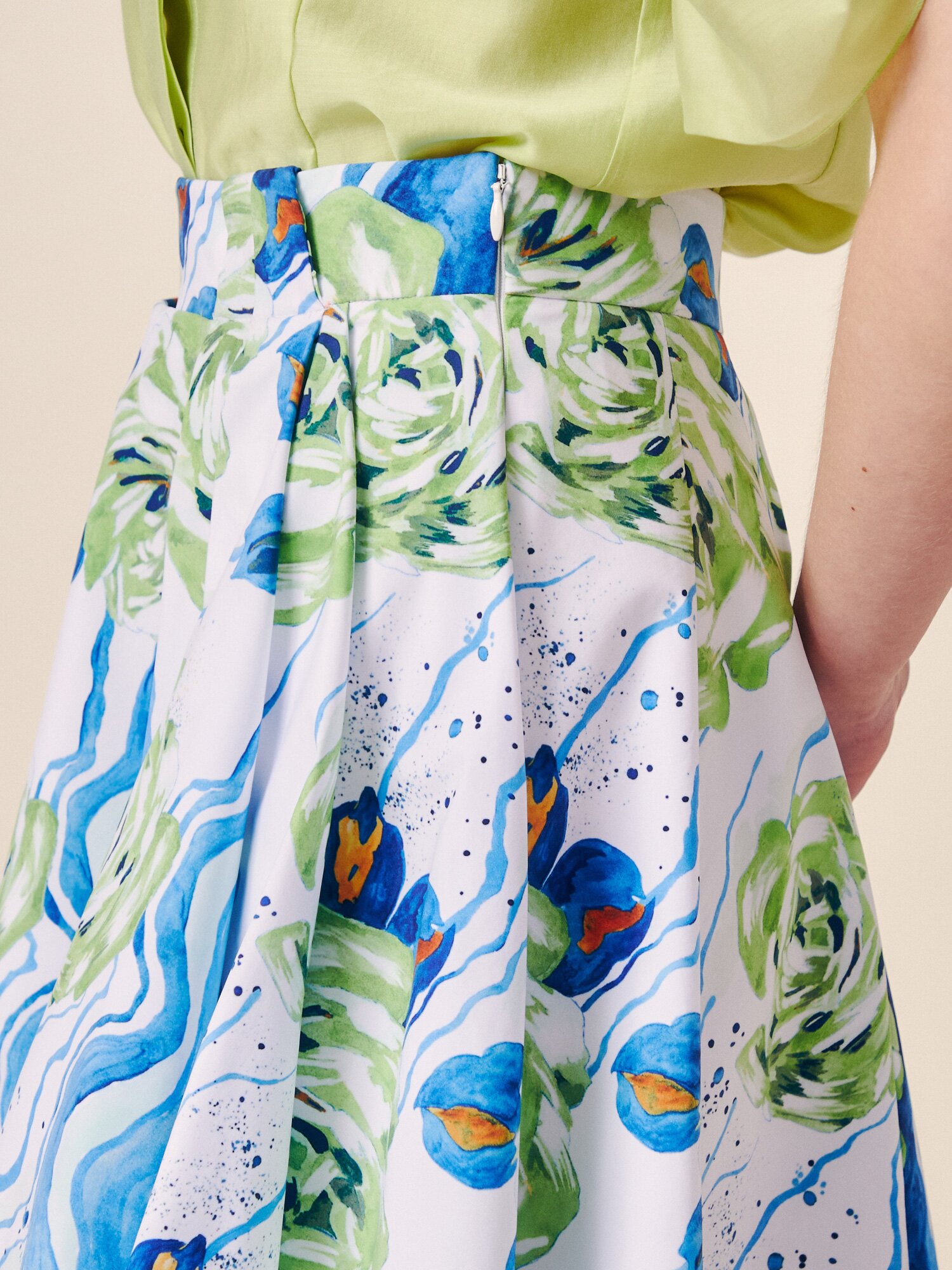 언밸런스 헴 플레어 미디 스커트 (PRINT GREEN)