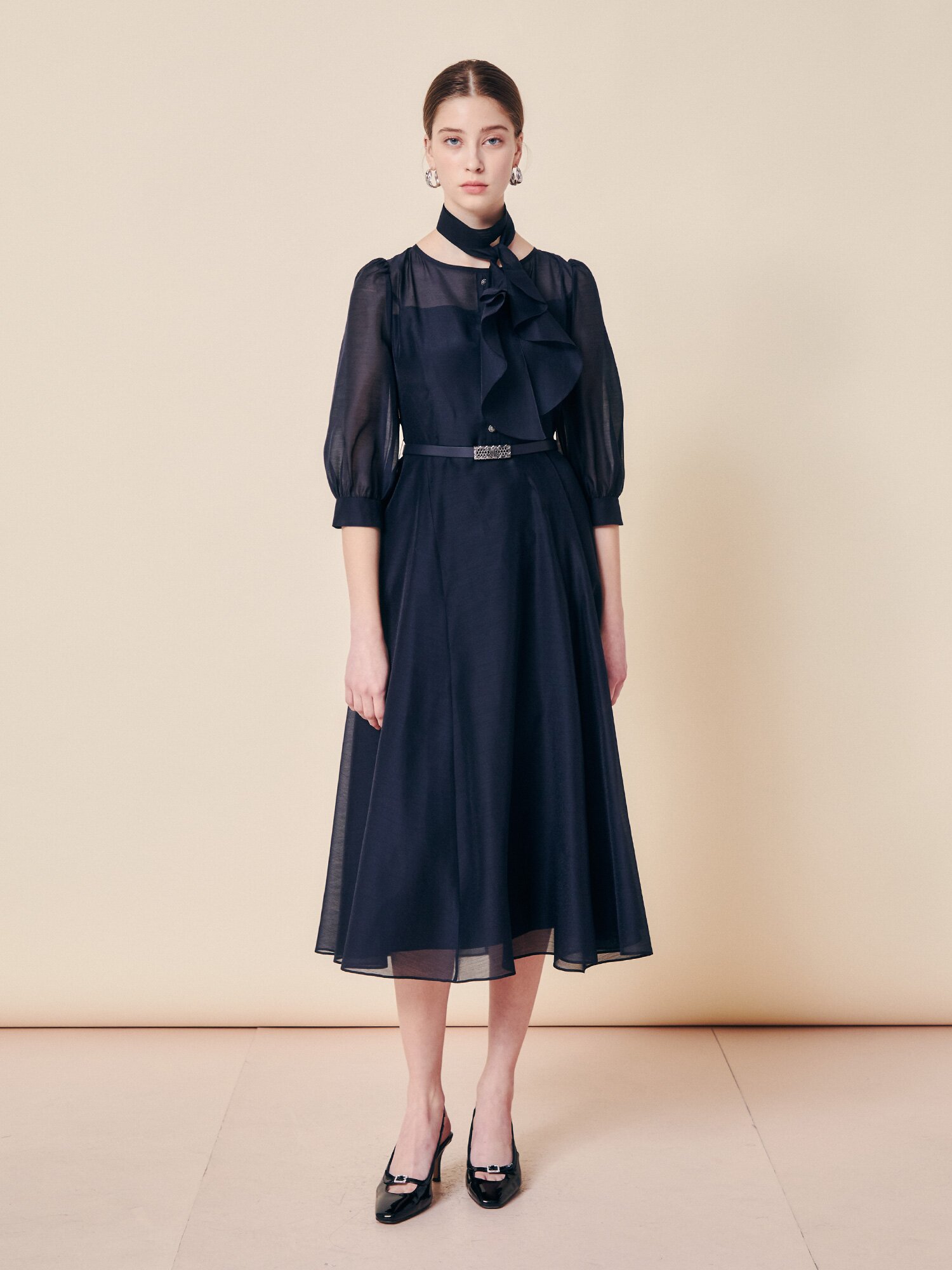 에어리 시어 드레이프 타이 드레스 (DARK NAVY)