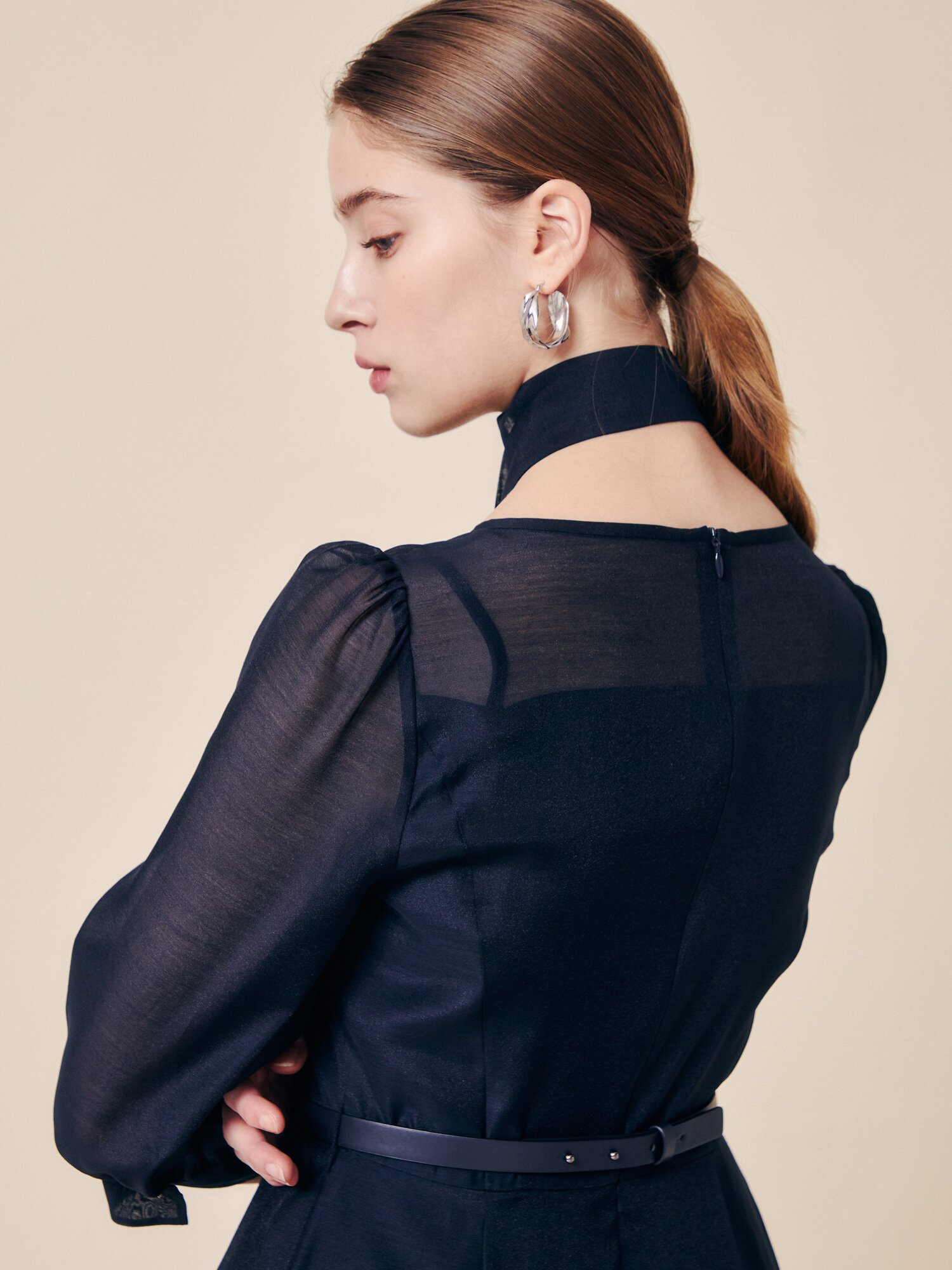 에어리 시어 드레이프 타이 드레스 (DARK NAVY)