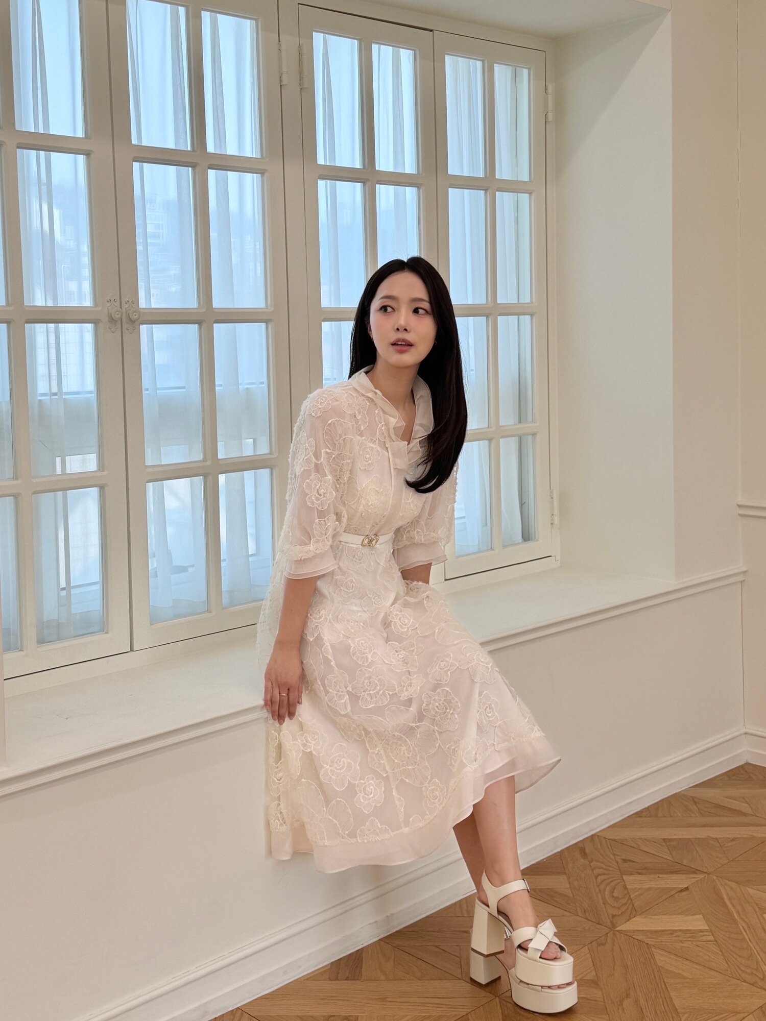 플라워 퍼프 프릴넥 플레어 원피스 (IVORY)