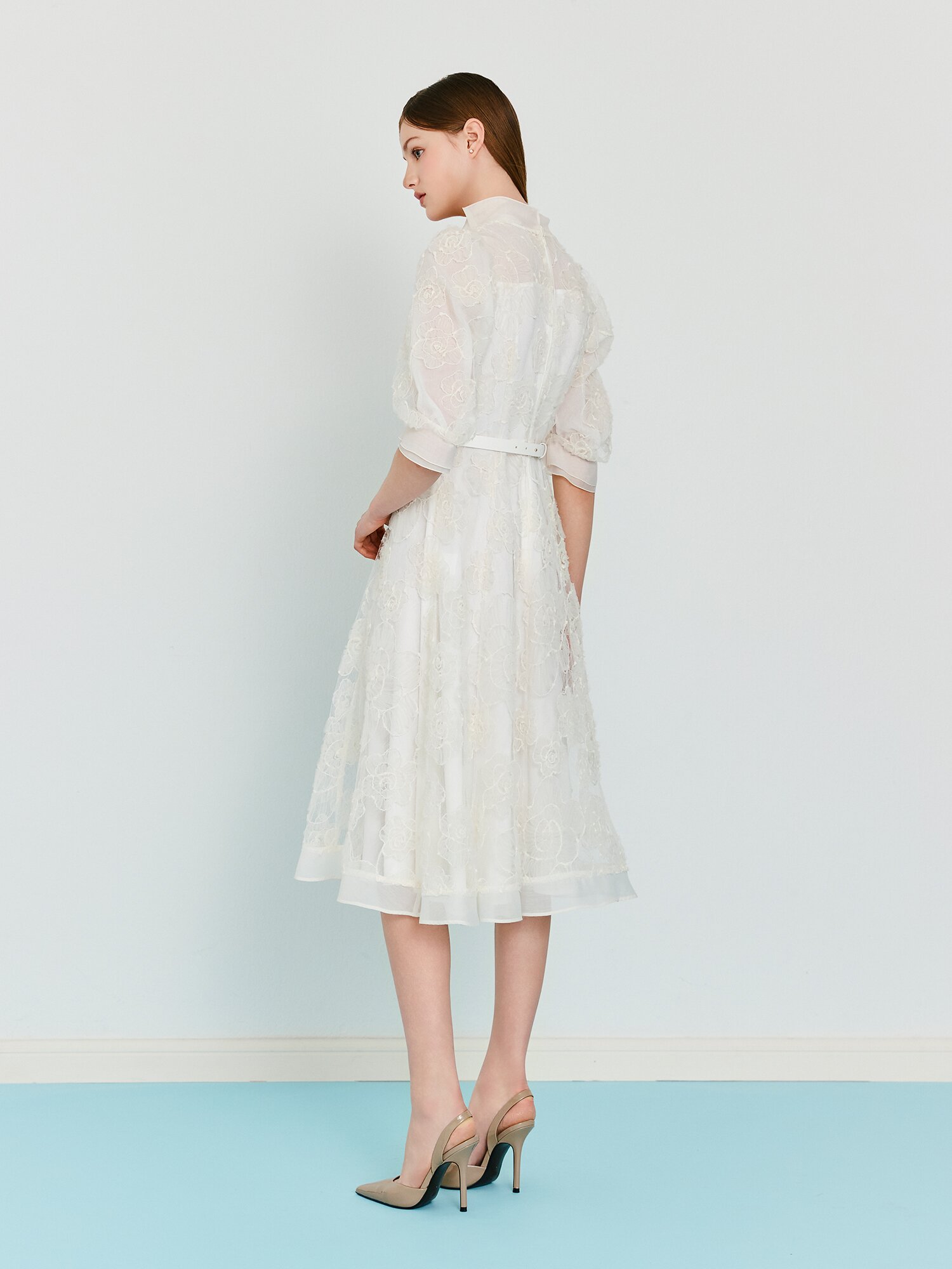 플라워 퍼프 프릴넥 플레어 원피스 (IVORY)