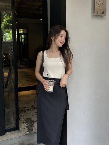 슬리브리스 스퀘어넥 크롭 니트 
