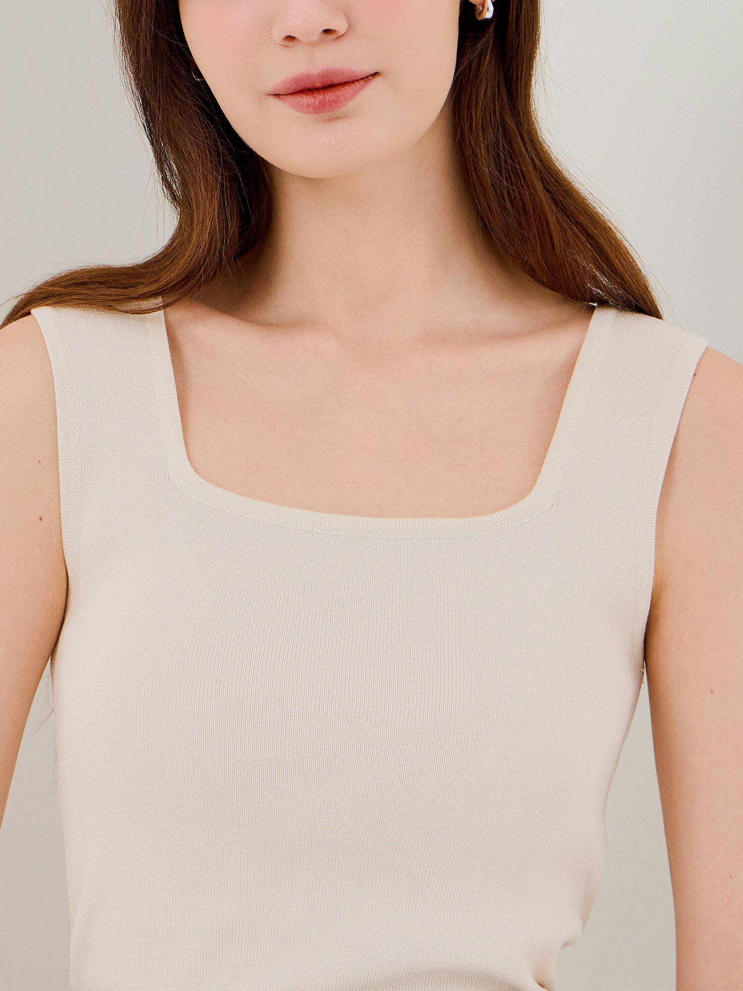 슬리브리스 스퀘어넥 크롭 니트 (LIGHT BEIGE)