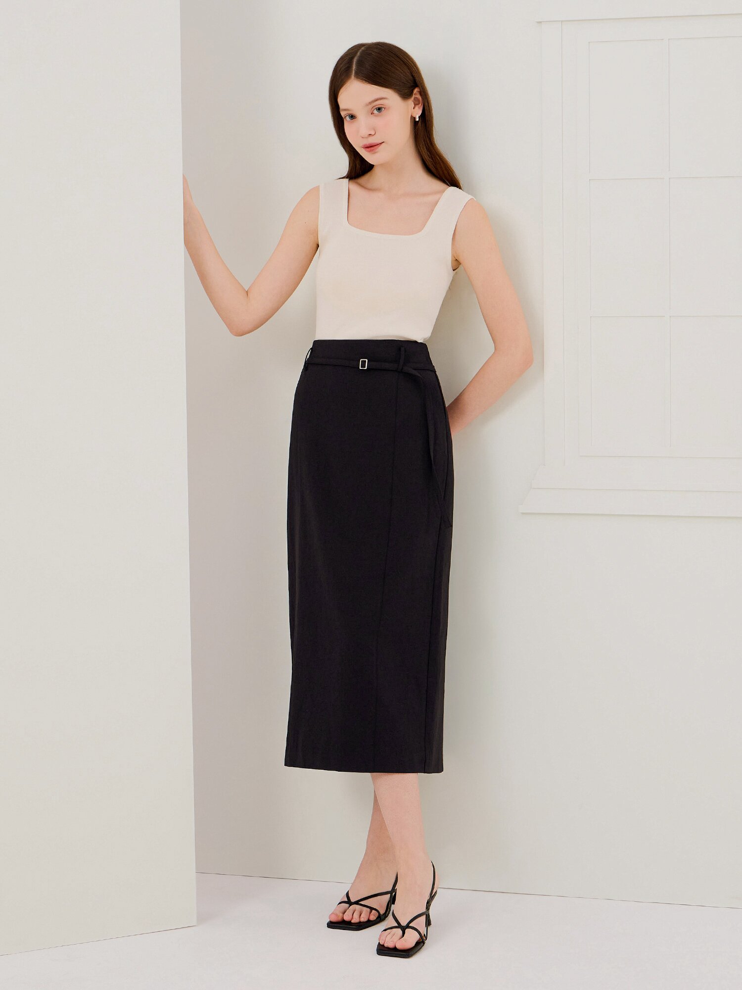 슬리브리스 스퀘어넥 크롭 니트 (LIGHT BEIGE)