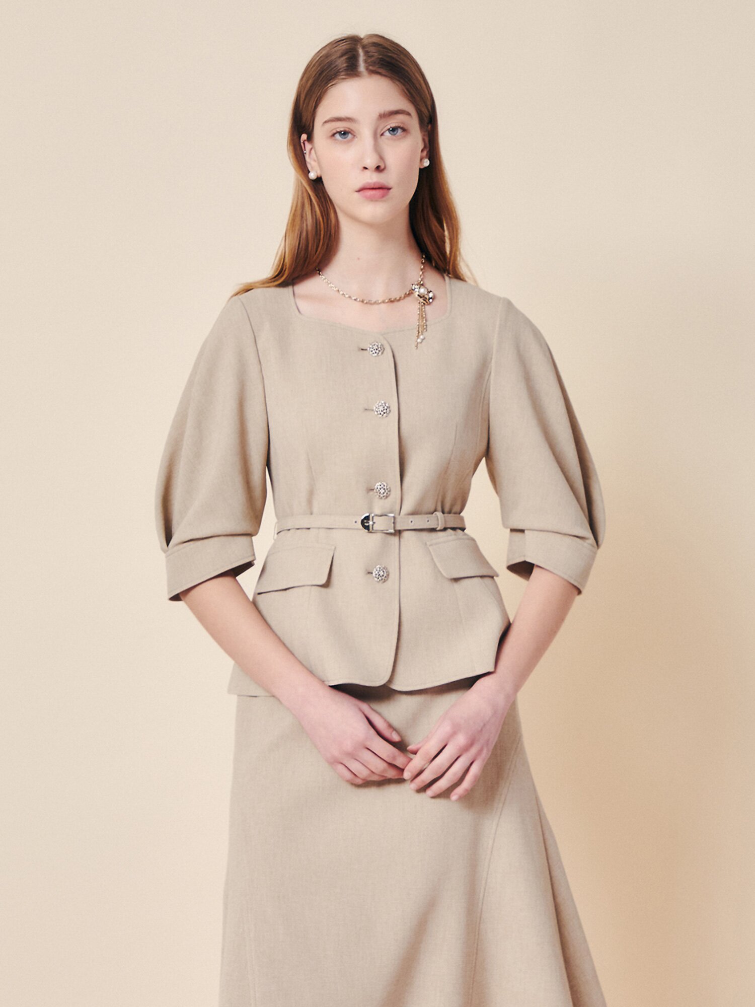 시그니처 벨티드 컨투어 재킷 (BEIGE)