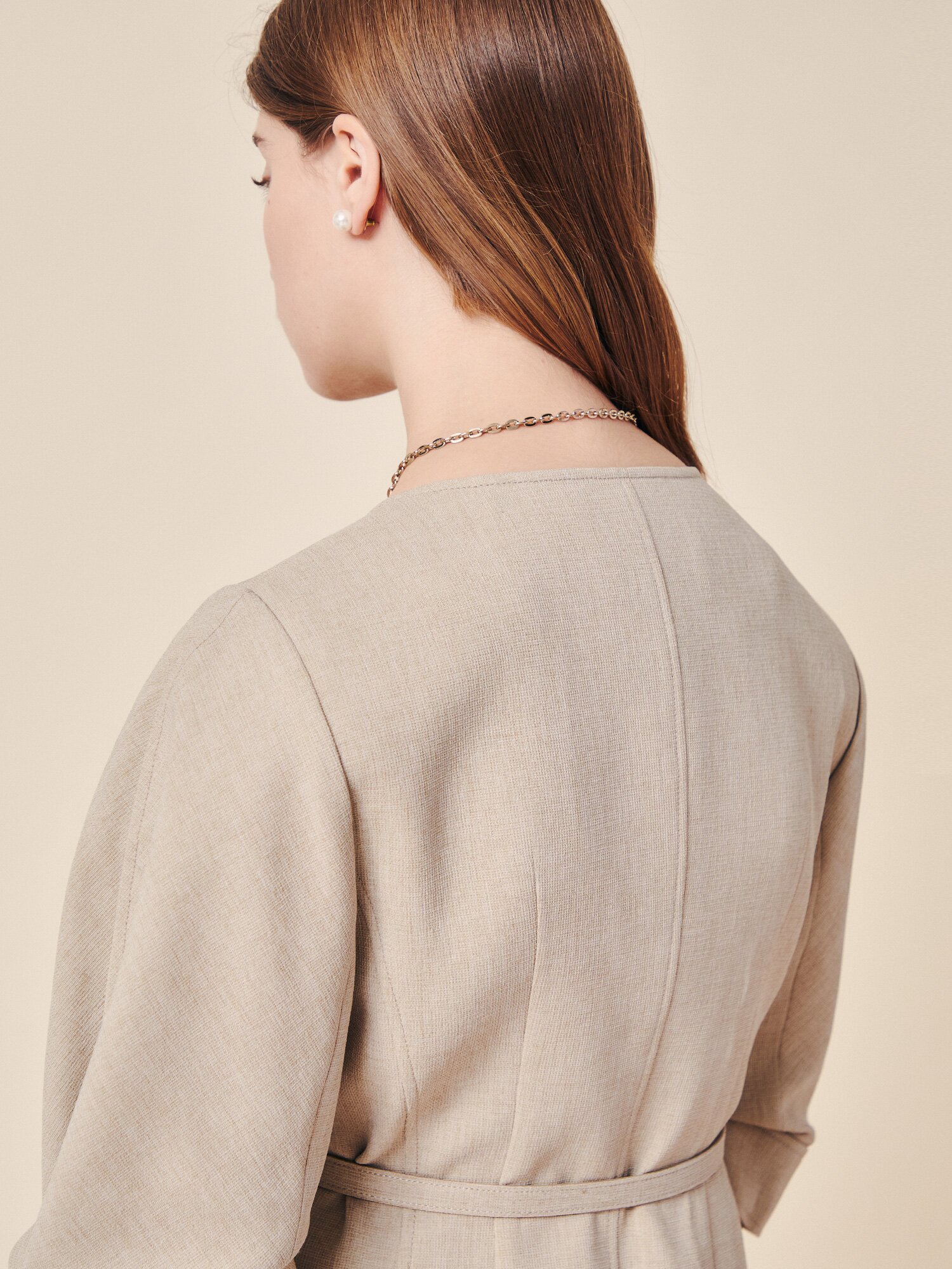 시그니처 벨티드 컨투어 재킷 (BEIGE)