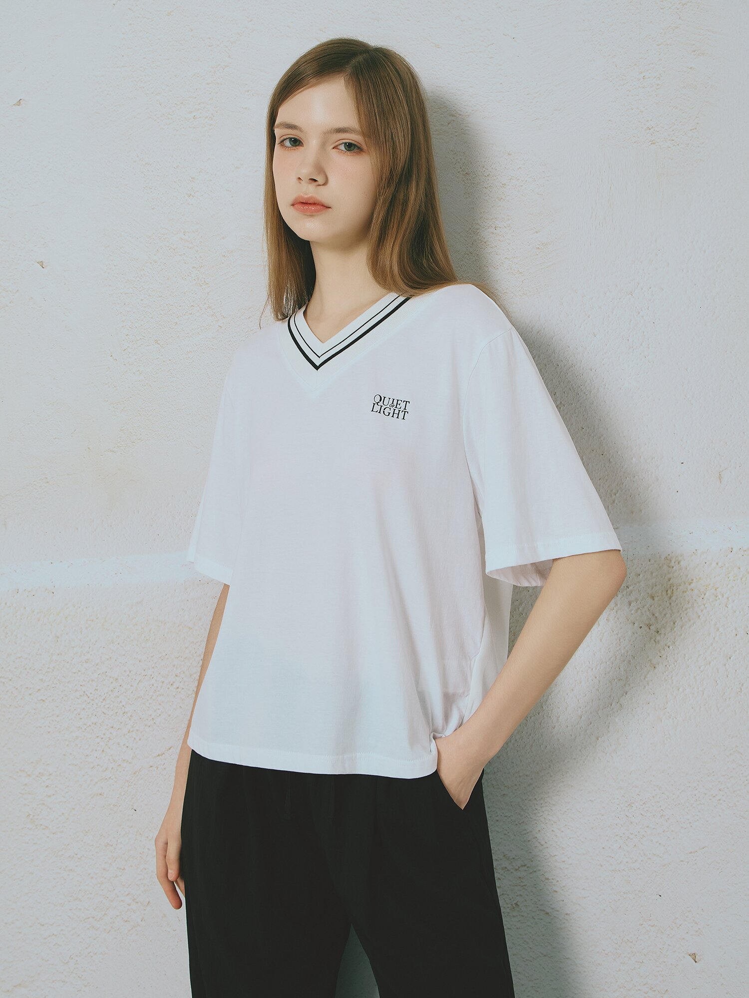 브이넥 블라우스형 티셔츠 (WHITE)