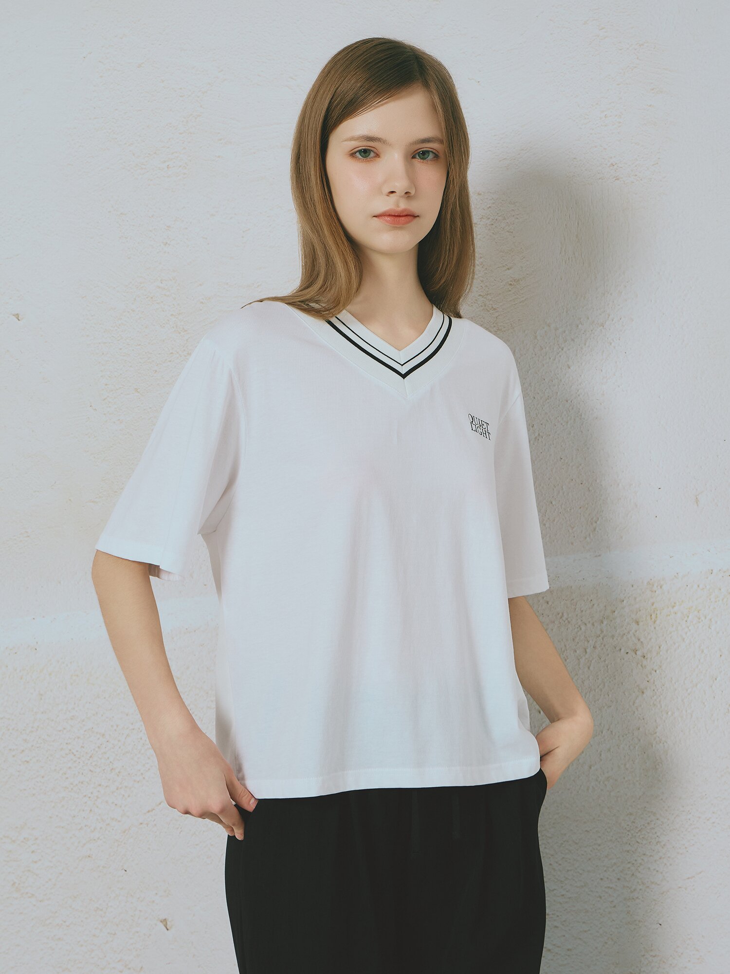 브이넥 블라우스형 티셔츠 (WHITE)