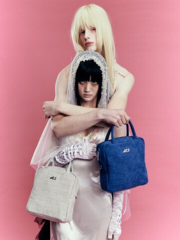 이에이에 벨 스퀘어 백 크로스백 인디고 데님 
