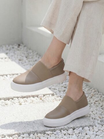 데이워크 발편한 아치깔창 여성 발등밴드 슬립온 신발 세레네 카키브라운 DW30063-KHBR