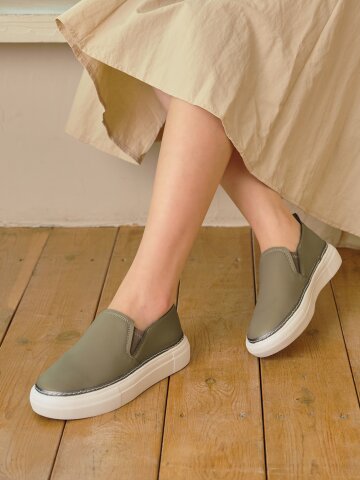 데이워크 가볍고 발편한 아치깔창 여성 슬립온 라온 머드카키 DW30062-KH