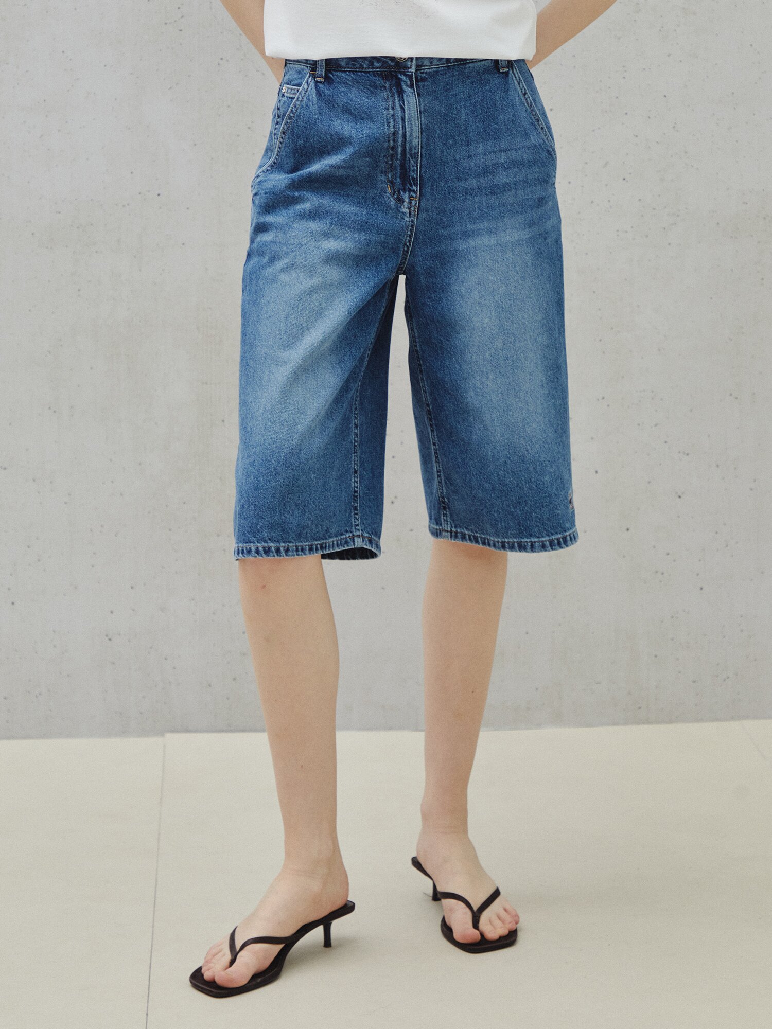 컨템포러리 버뮤다 데님 쇼츠 (BLUE)