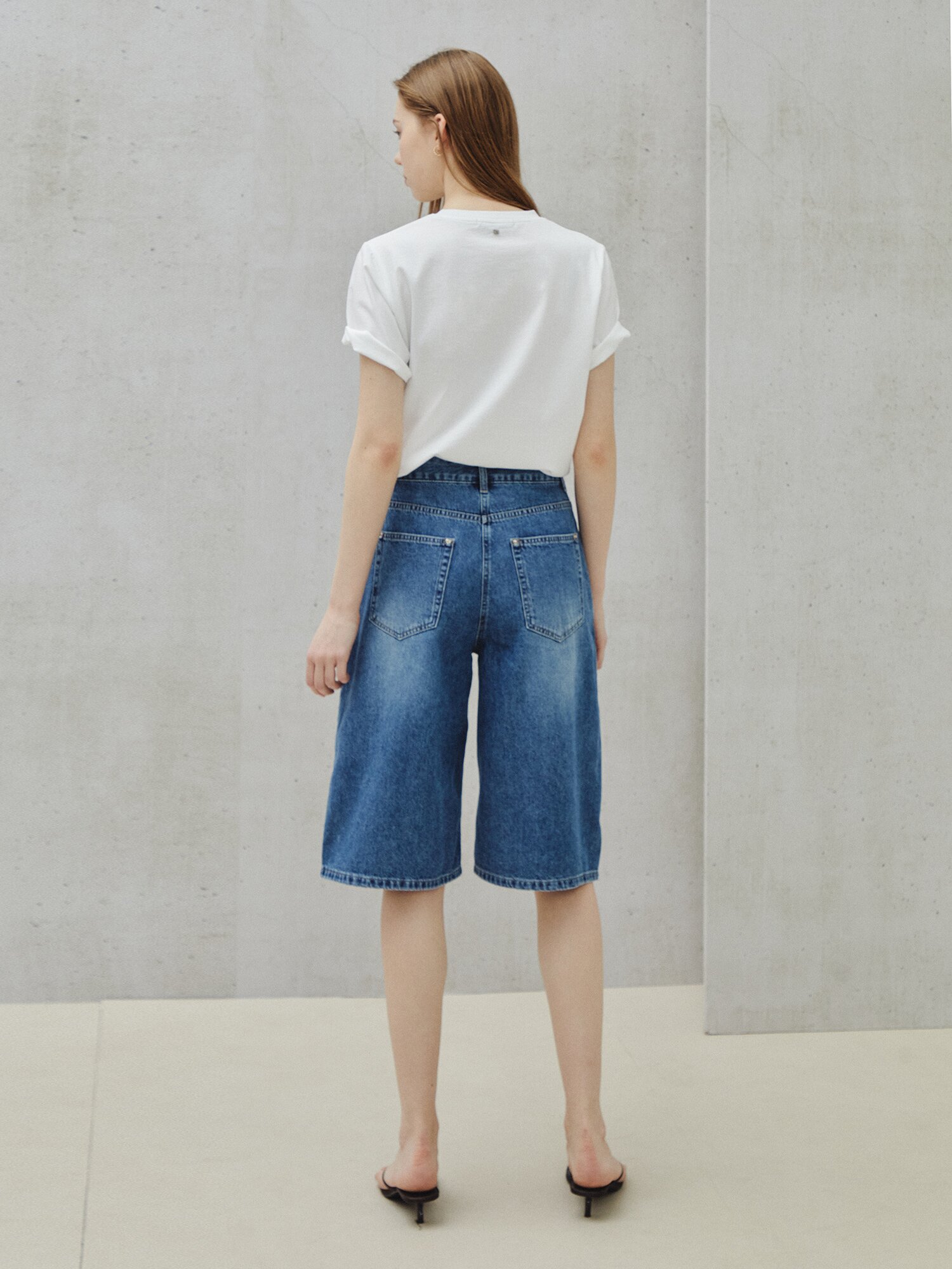 컨템포러리 버뮤다 데님 쇼츠 (BLUE)