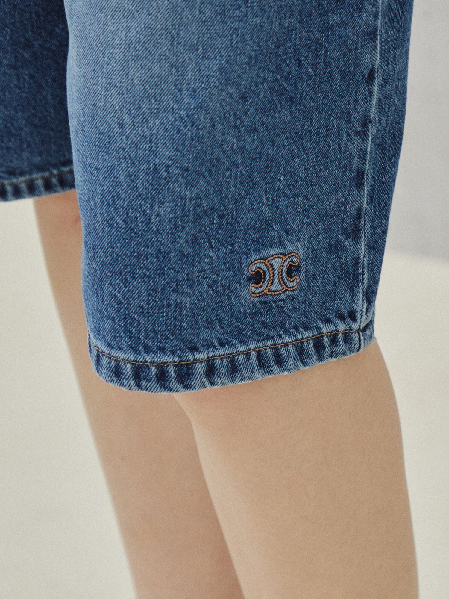 컨템포러리 버뮤다 데님 쇼츠 (BLUE)