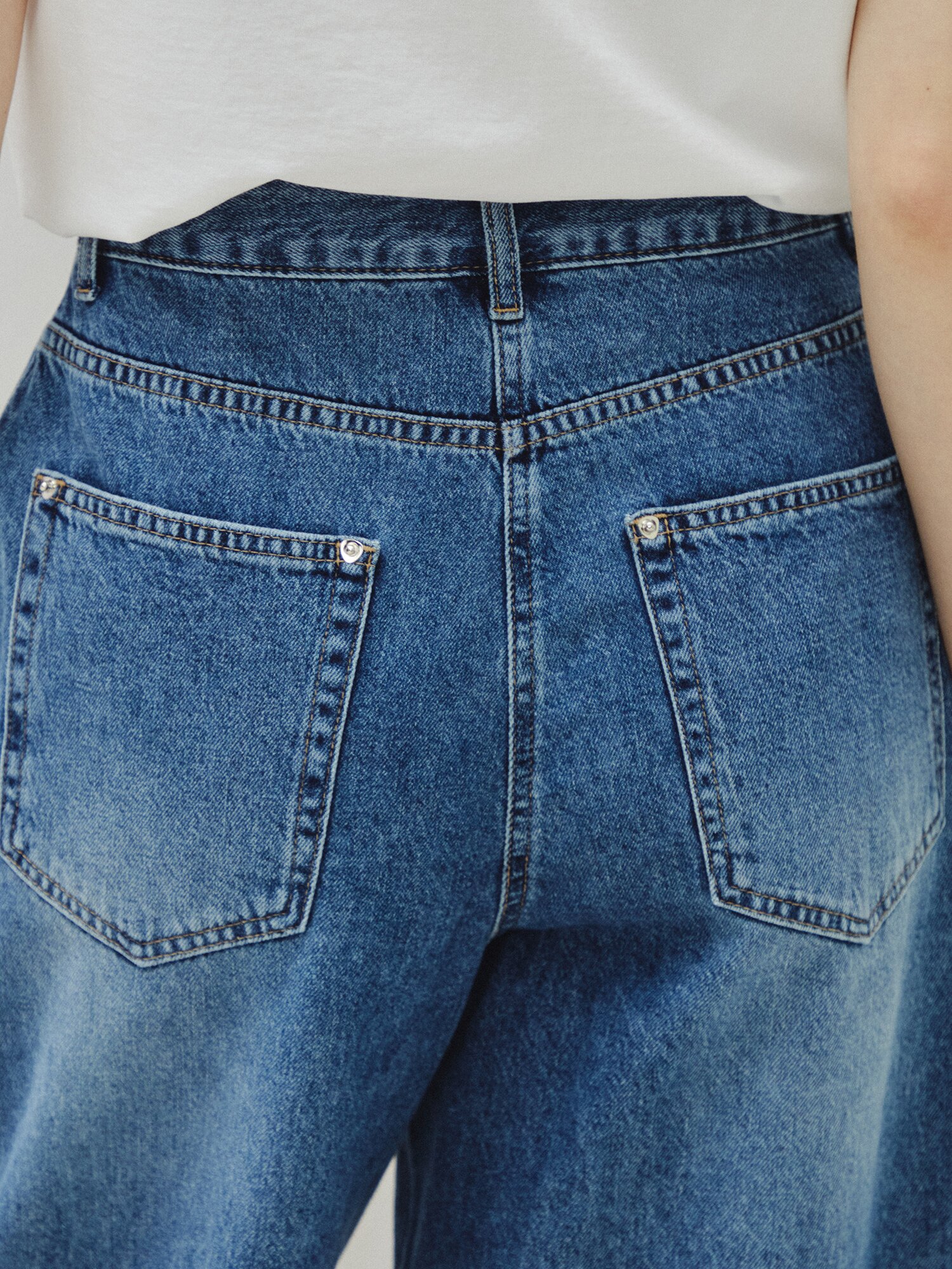 컨템포러리 버뮤다 데님 쇼츠 (BLUE)